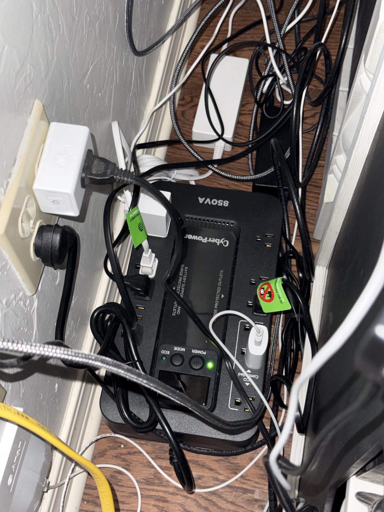 CyberPower EC850LCD Ecologic UPS Battery Backup and Surge Protector customer photo 1