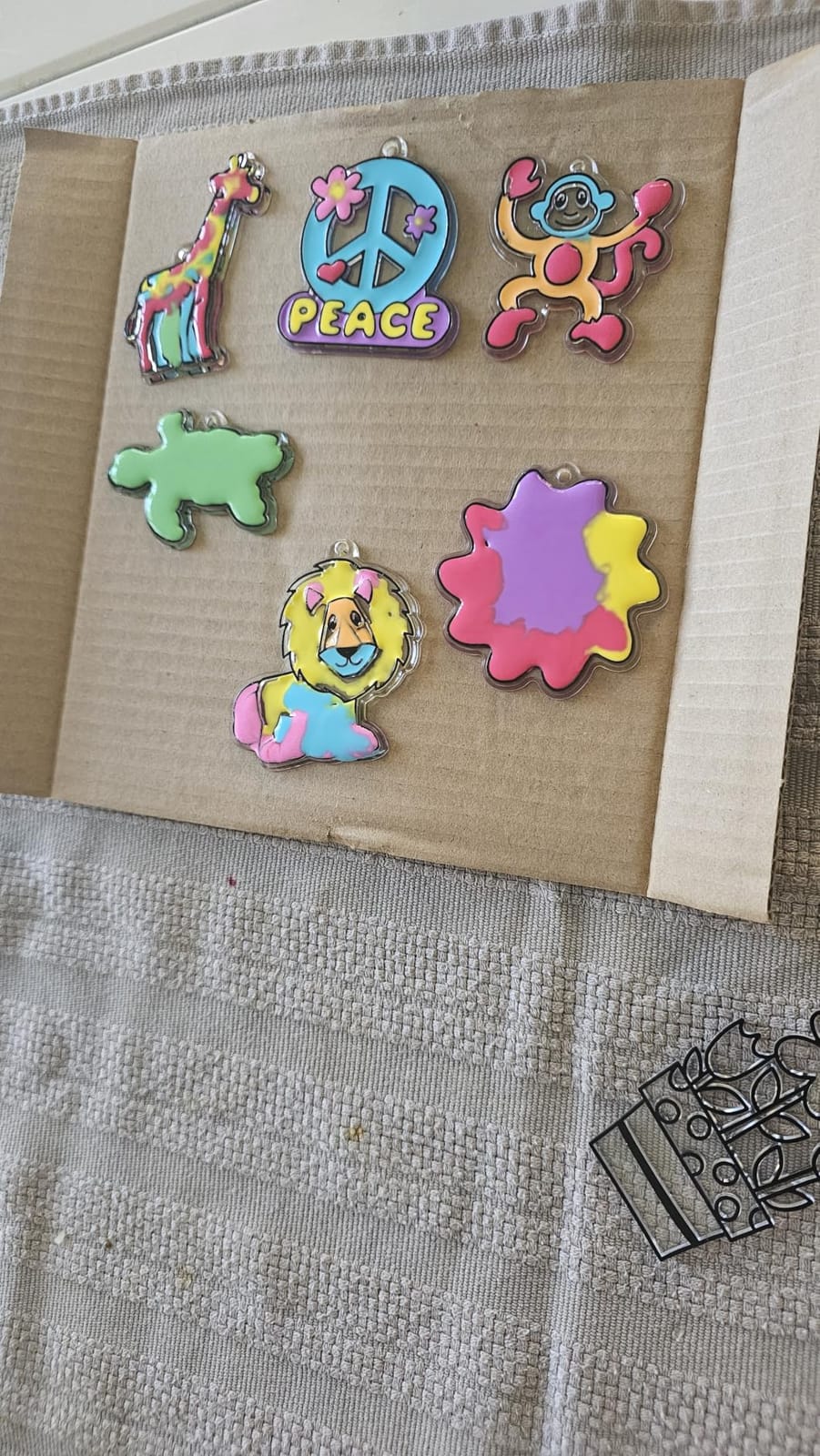 Made By Me Create Your Own Window Art Kit, Suncatchers, Makes 20+ Projects customer photo 2