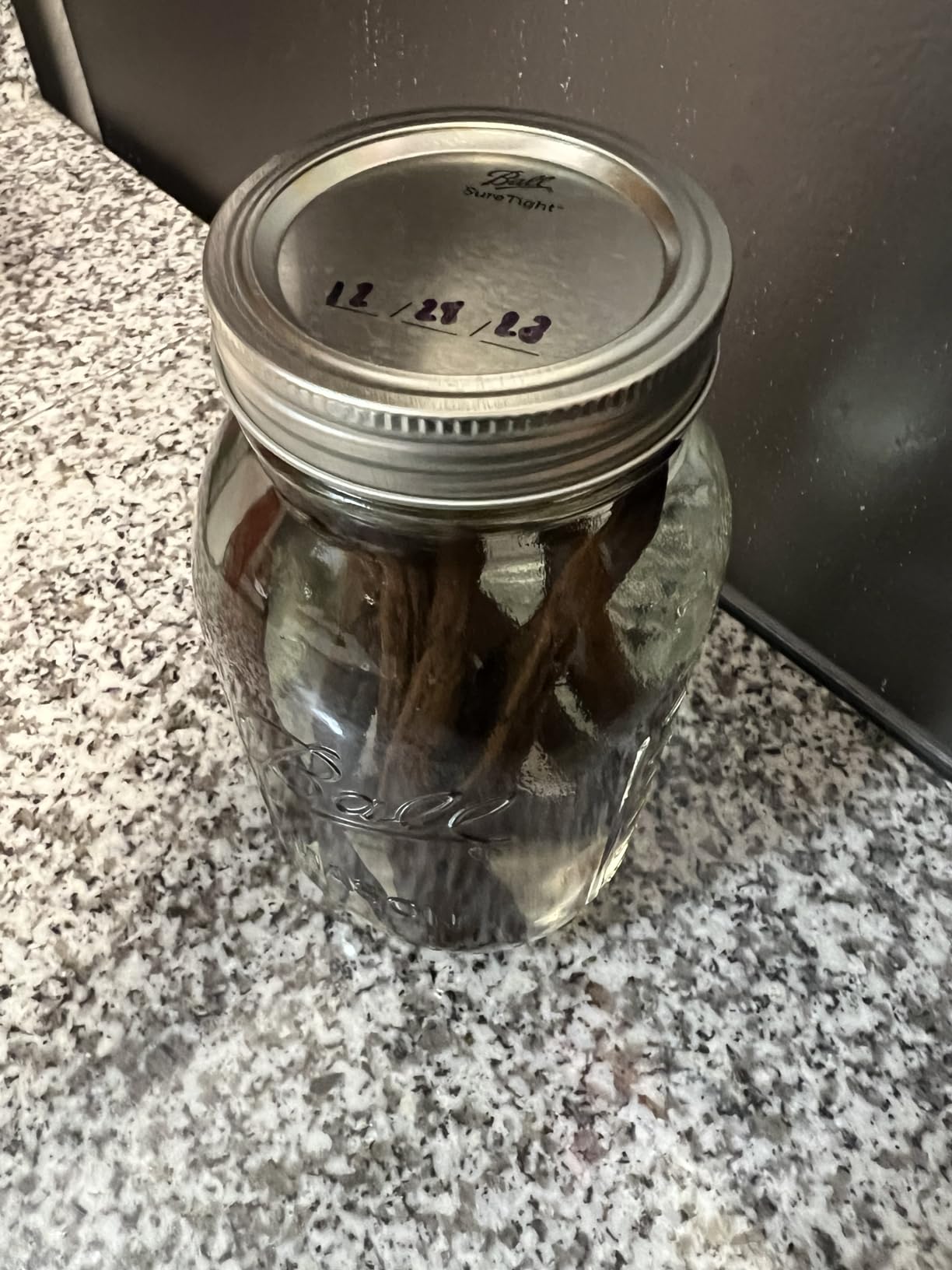Ball Regular Mouth 32-Ounces Mason Jar with Lids and Bands, Clear,(Pack Of 2) customer photo 2