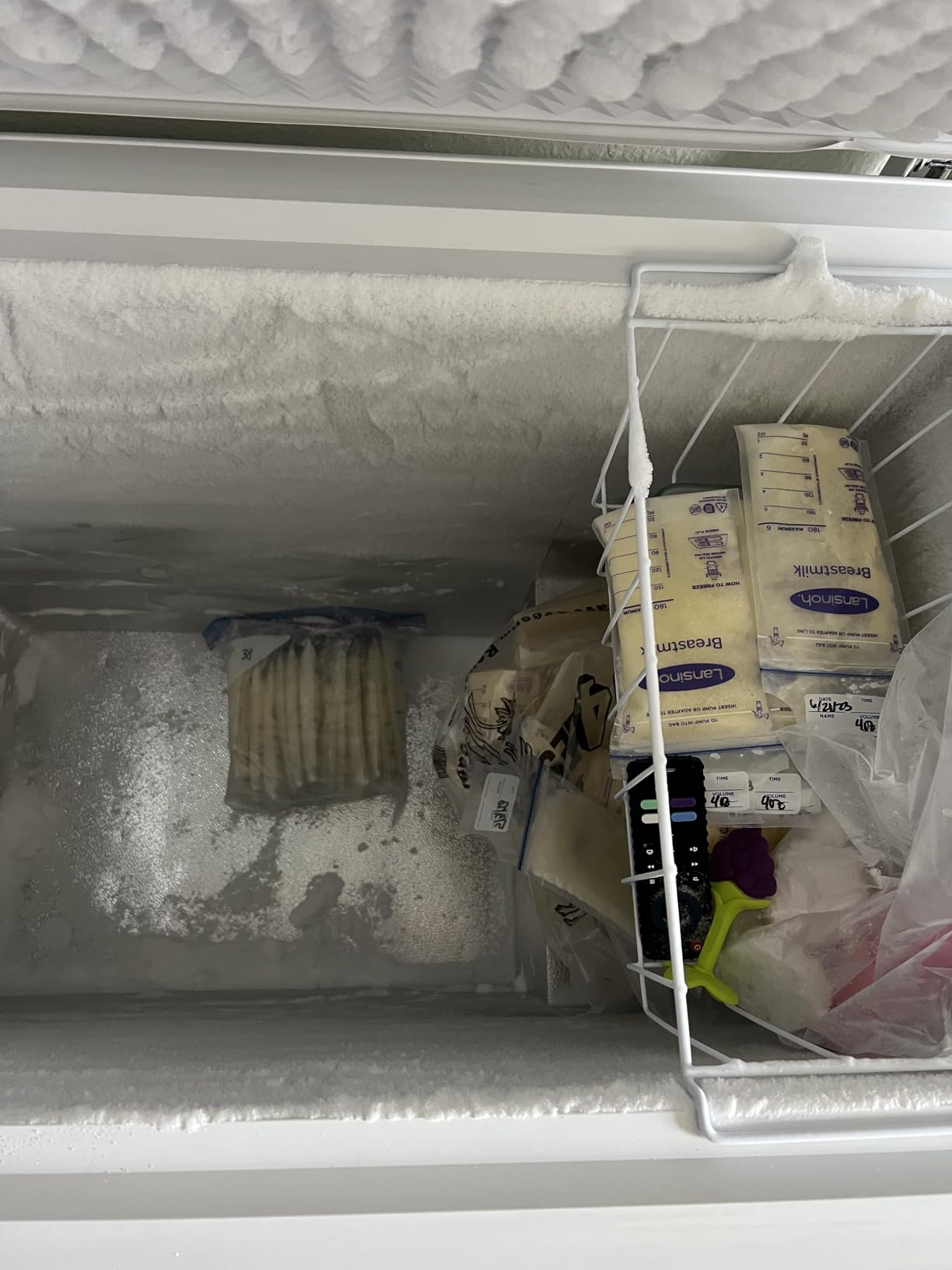 Koolatron 7.0 cu ft Chest Freezer, 195 L, Storage Basket, White customer photo 1