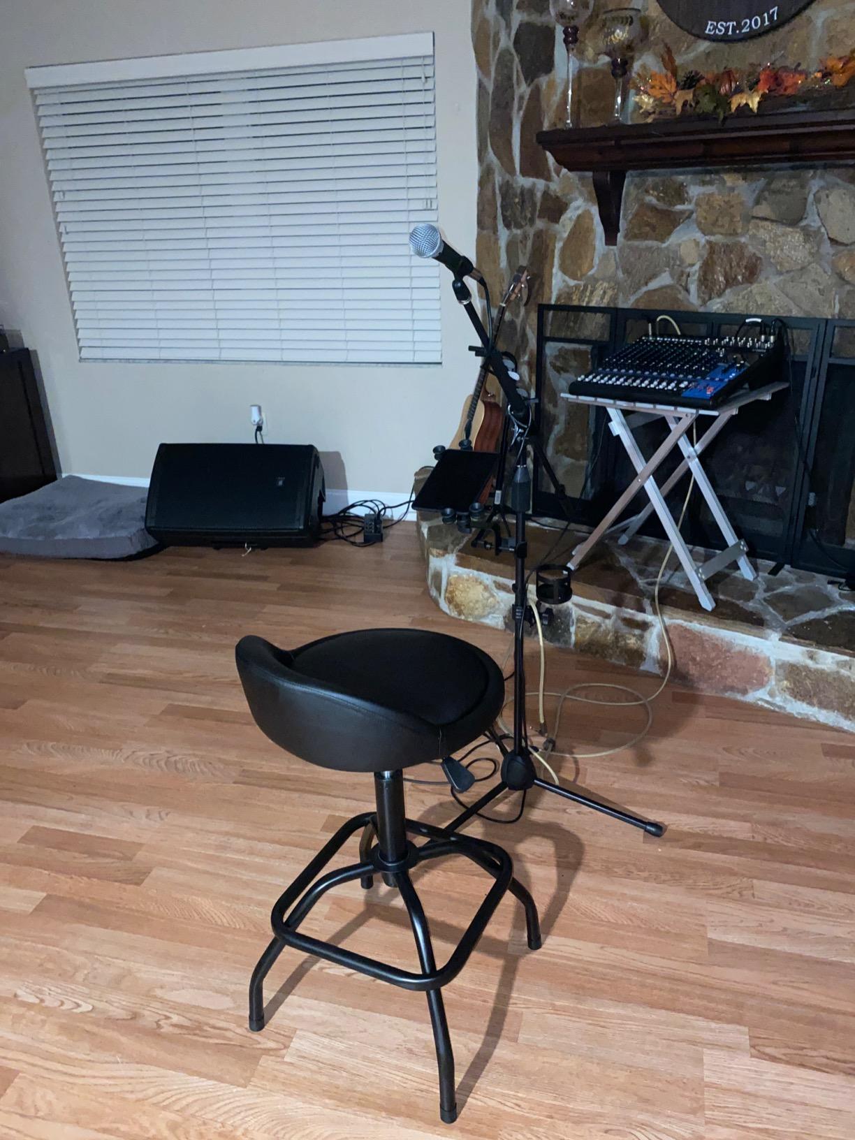 Performance Tool W85011 Pneumatic Swivel Bar Stool with Back Support, 360-Degree Swivel, Heavy Duty Steel Frame, Black customer photo 2
