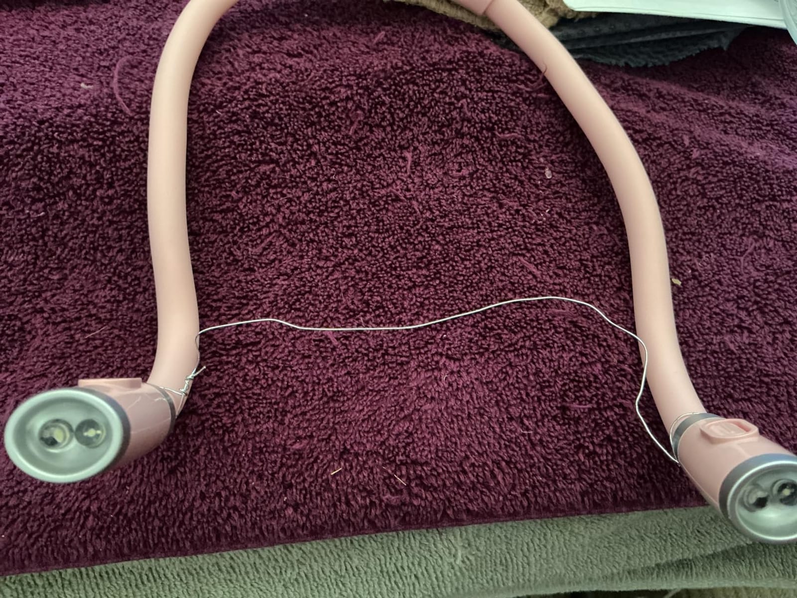 Vekkia Rechargeable LED Neck Book Light for Reading in Bed customer photo 2