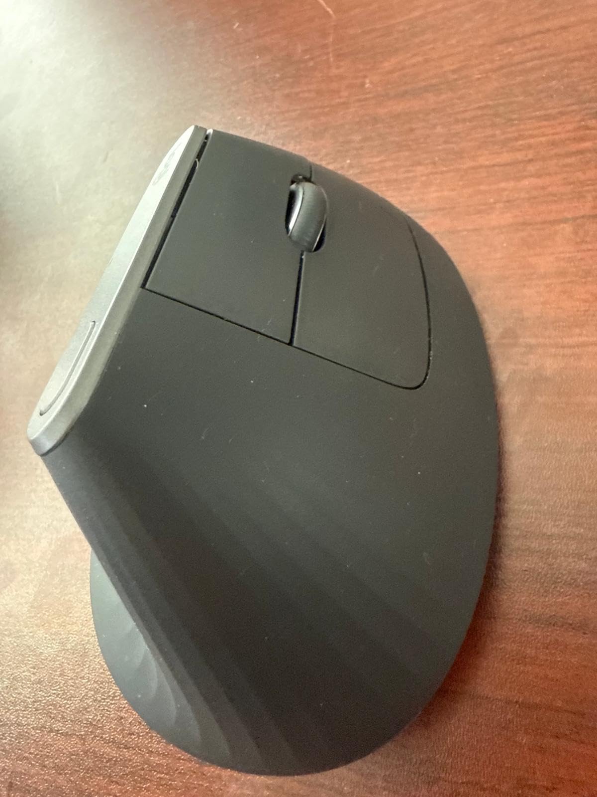 Logitech MX Vertical Wireless Mouse Ergonomic Design - Graphite customer photo 2