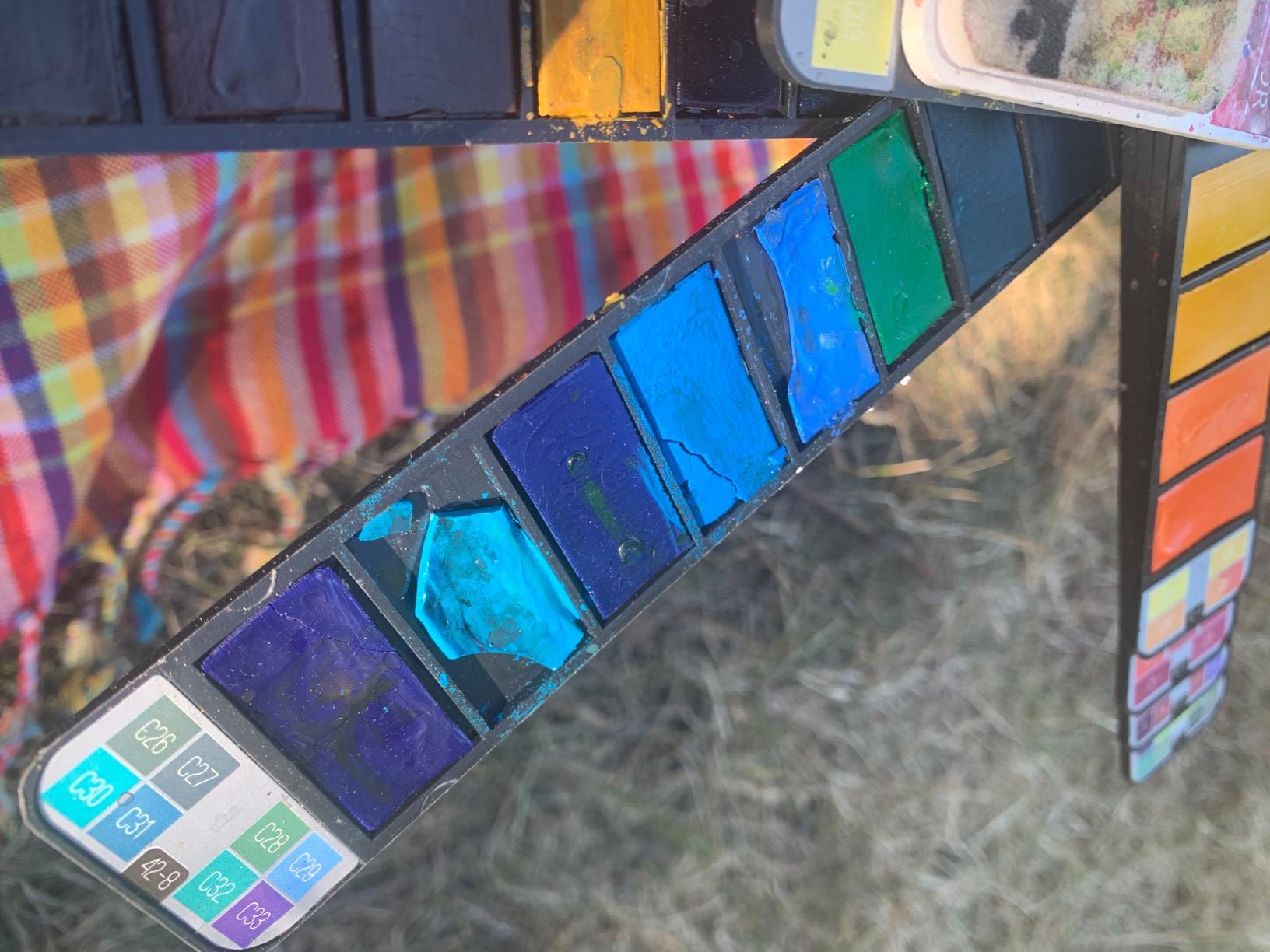 Watercolor Paint set – 42 Assorted Colors with 3 Brushes – Perfect Foldable Watercolor Field Sketch Set for Outdoor Painting –Travel Pocket Watercolor Kit customer photo 1