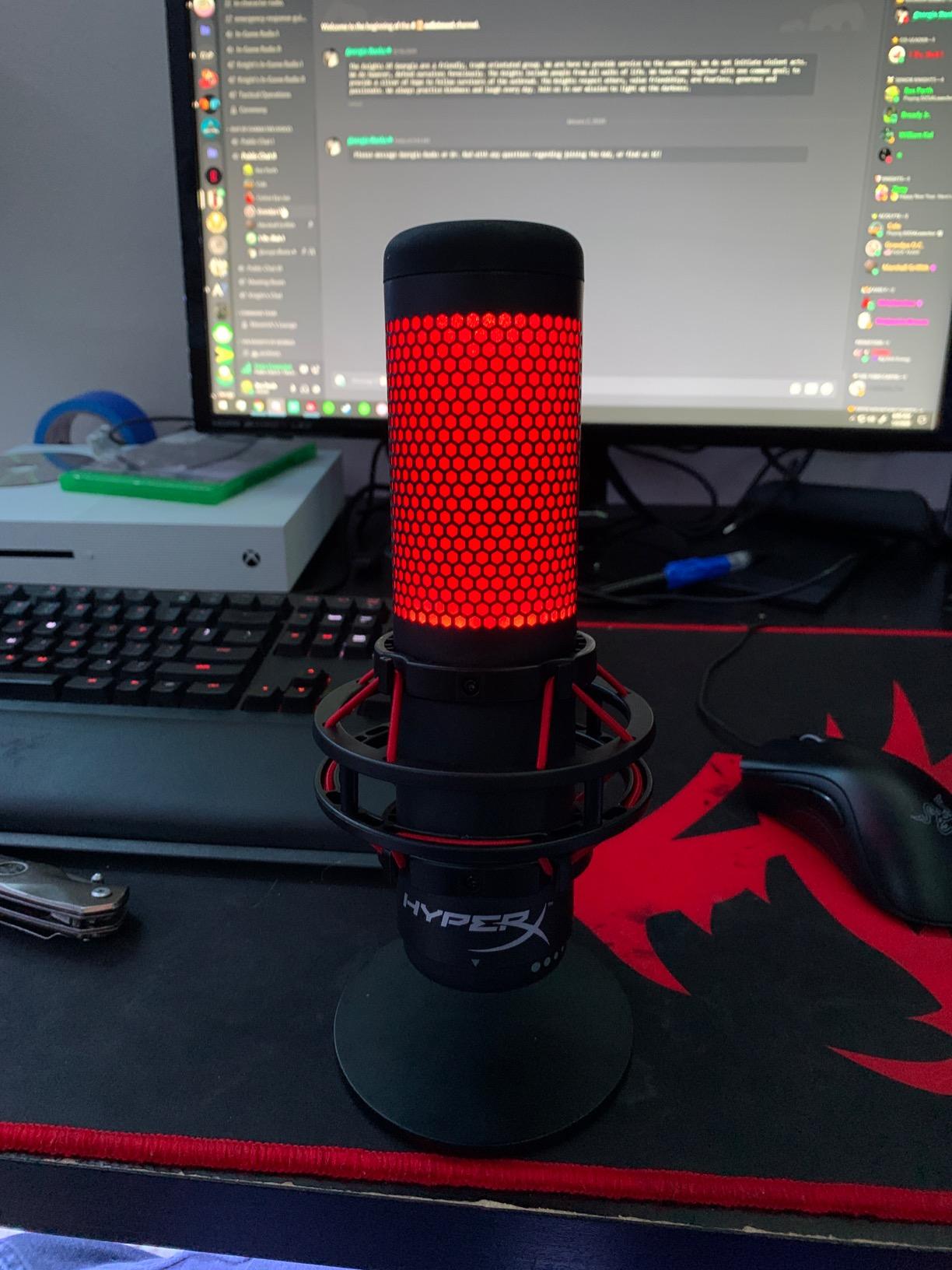 HyperX QuadCast - USB Condenser Gaming Microphone, for PC, PS4, PS5 and Mac, Anti-Vibration Shock Mount, Four Polar Patterns, Pop Filter, Gain Control, Podcasts, Twitch, YouTube, Discord, Red LED customer photo 1