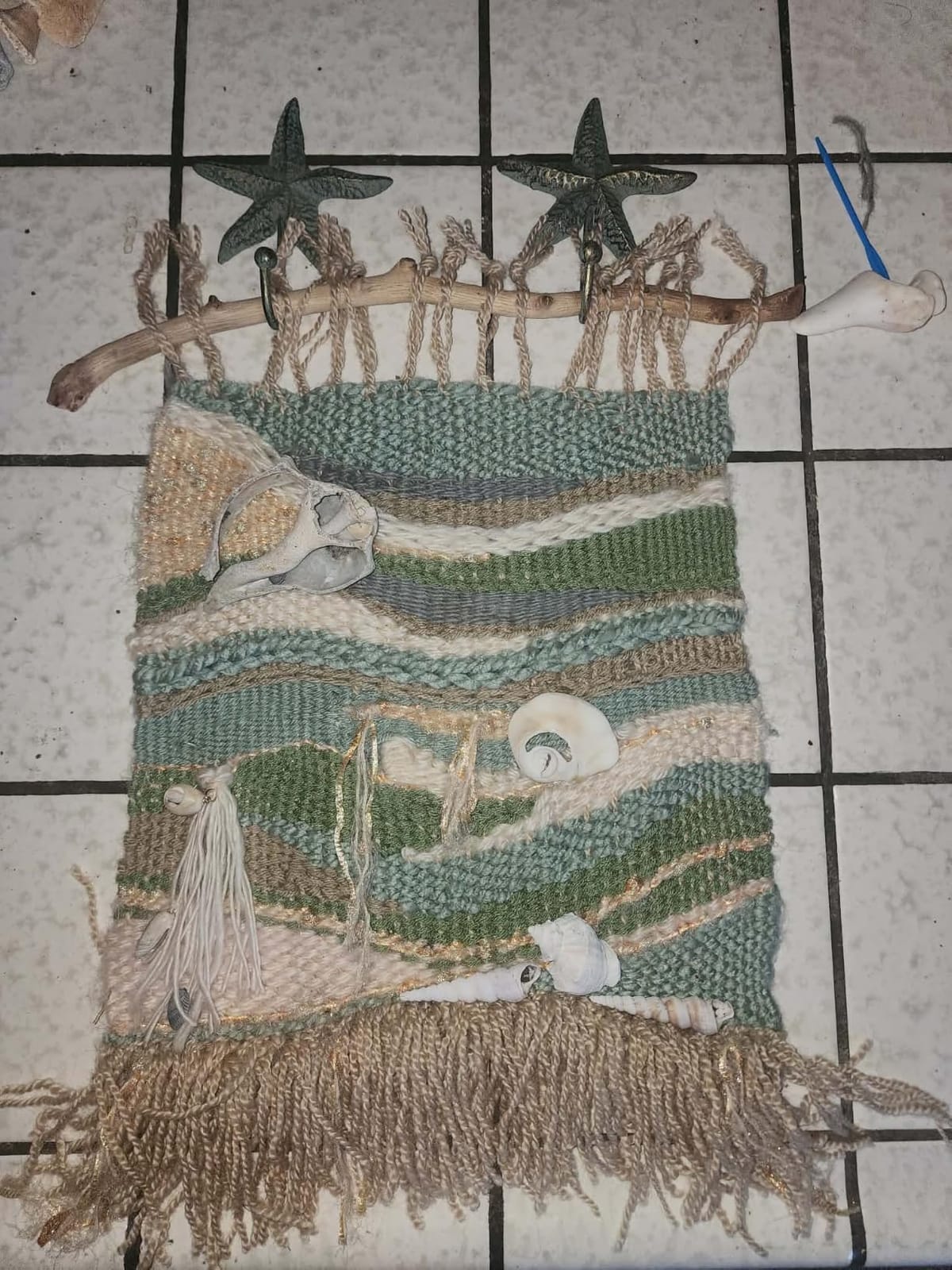Melissa & Doug Wooden Multi-Craft Weaving Loom: Extra-Large Frame (22.75 x 16.5 inches) customer photo 1