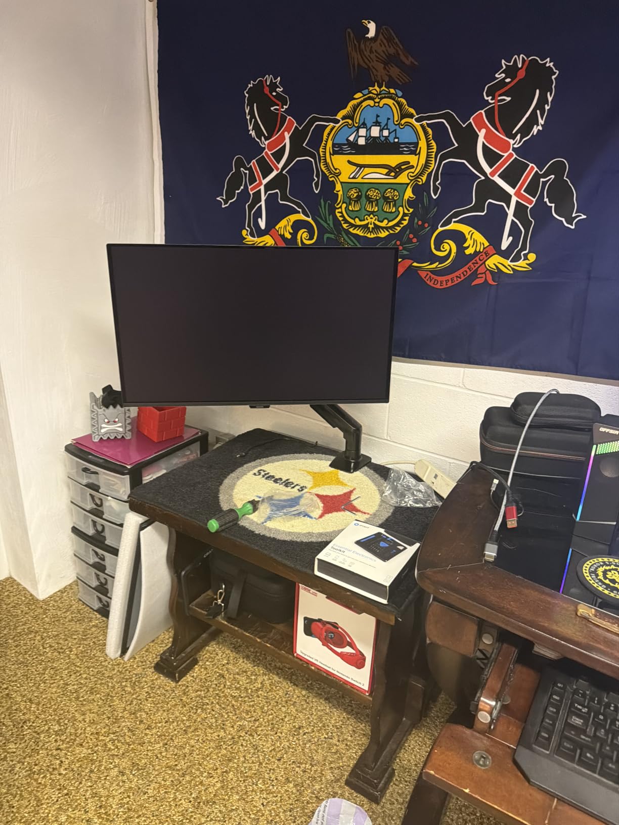 HUANUO FlowLift™ Single Monitor Mount, 13 to 32 Inch Monitor Arm, Adjustable Monitor Stand, Vesa Mount with Clamp and Grommet Base - Fits 4.4 to 19.8lbs LCD Computer Monitors customer photo 1