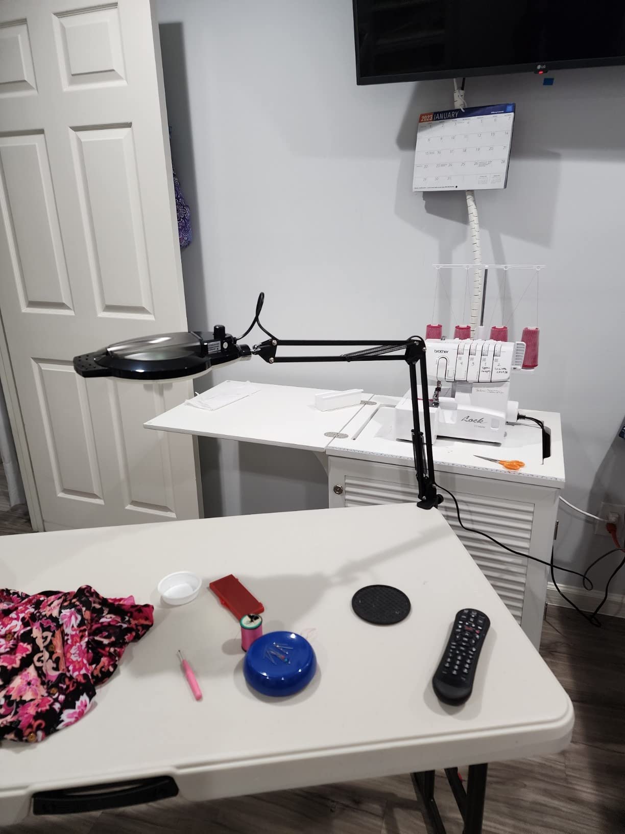 KIRKAS LED Magnifying Lamp with Clamp, 2,200 Lumens Dimmable 28in 12X customer photo 1