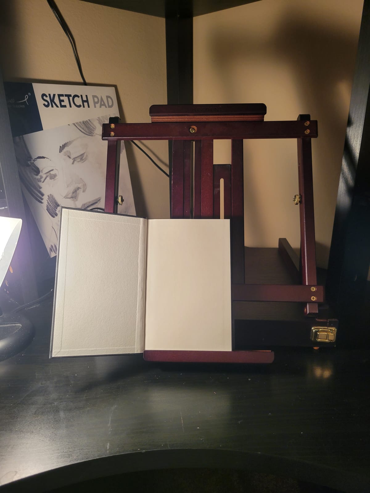 MEEDEN Portable Tabletop Easel for Painting: Artist Sketchbox customer photo 2