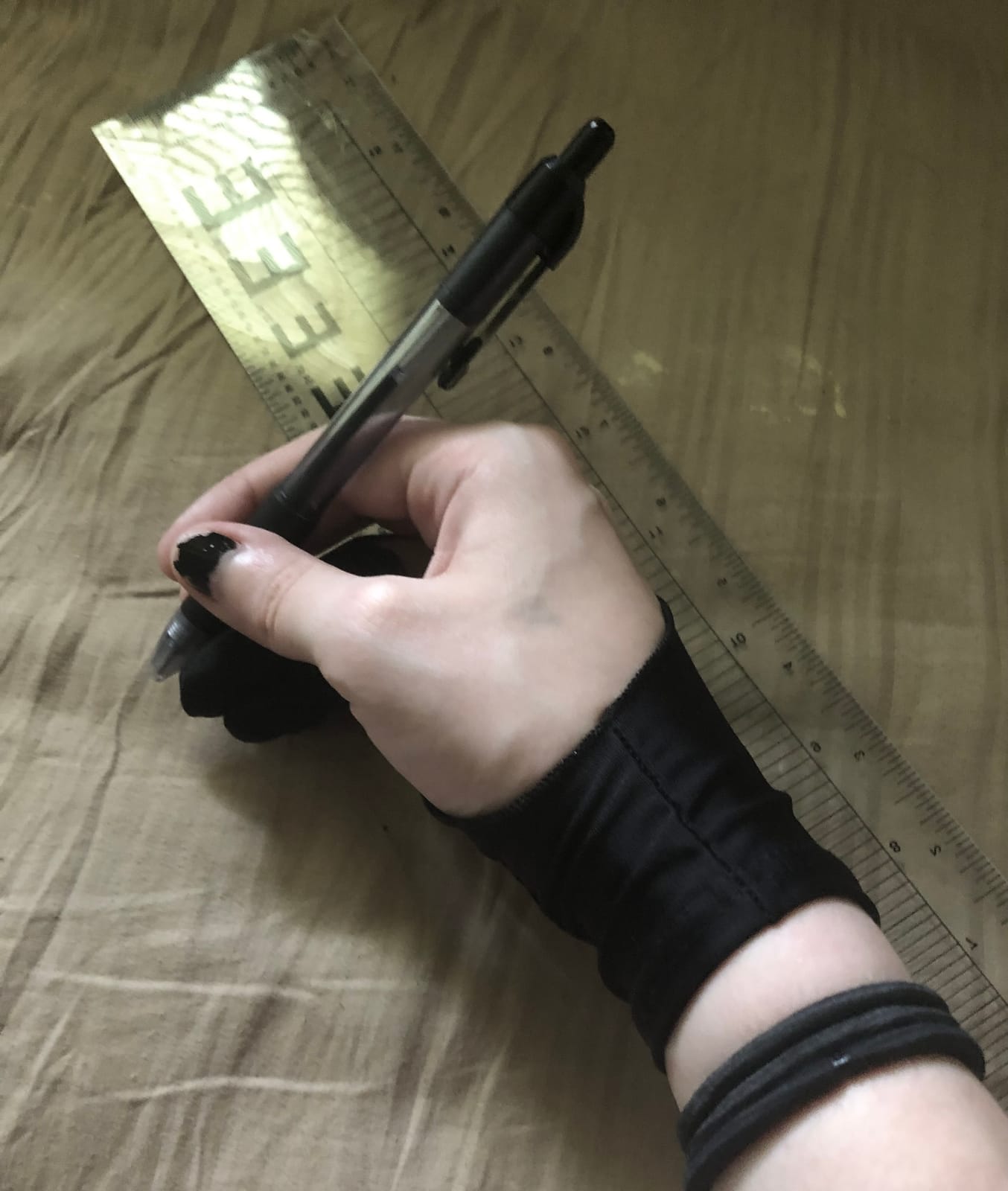 Mixoo Artists Gloves 2 Pack - Palm Rejection Gloves with Two Fingers for Paper Sketching, iPad, Graphics Drawing Tablet, Suitable for Left and Right Hand (Medium) customer photo 2