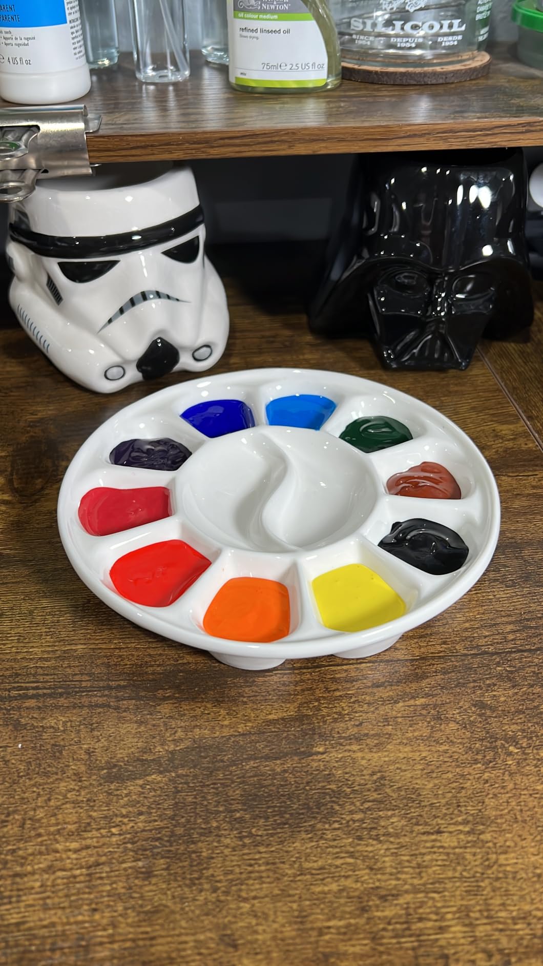 MEEDEN 12-Well Round Porcelain Watercolor Paint Palette for Watercolor Gouache Acrylic Oil Painting, 7-Inch customer photo 1