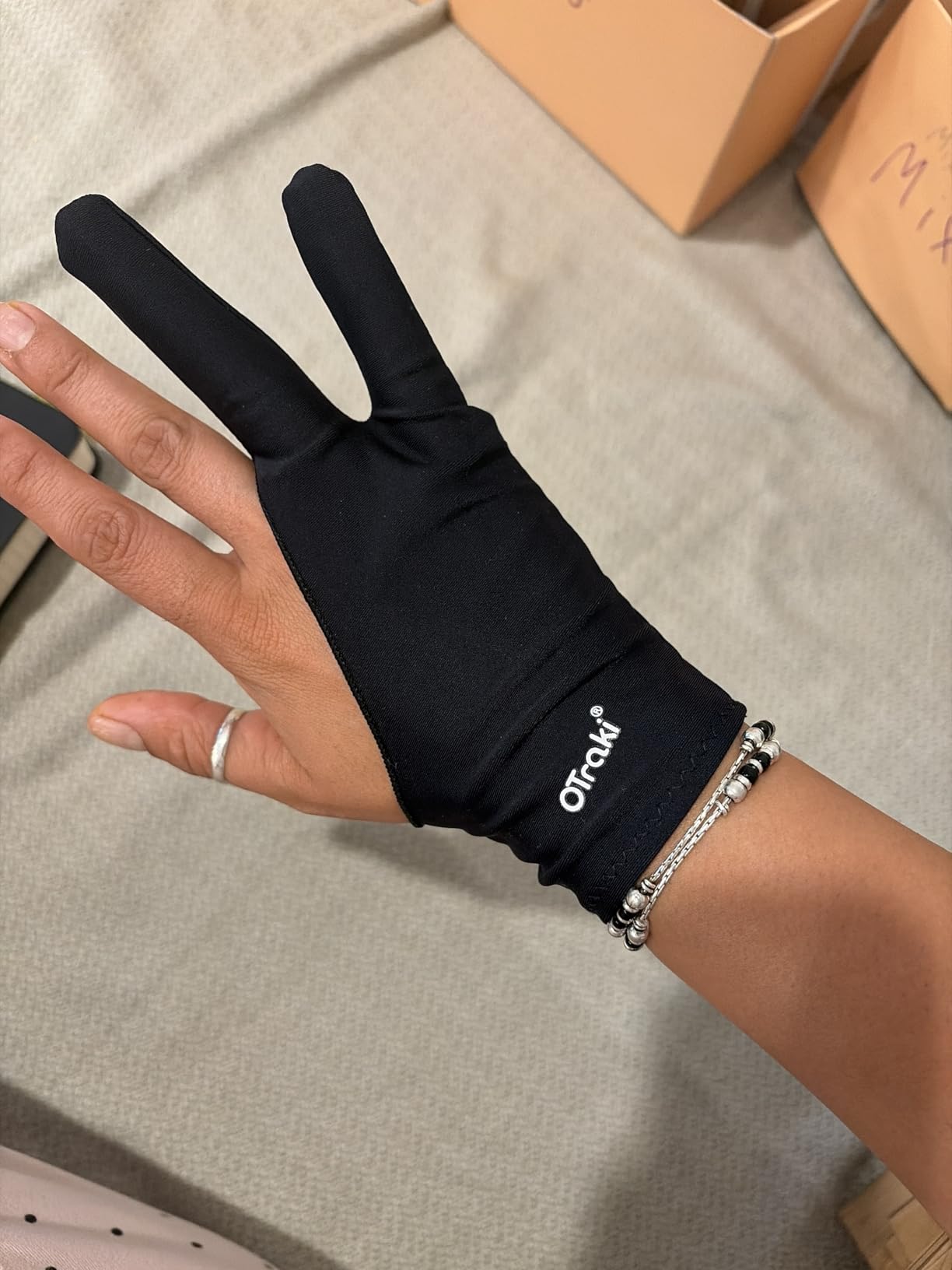 OTraki 4 Pack Artist Drawing Gloves for Digital Tablet Paper Sketching customer photo 1