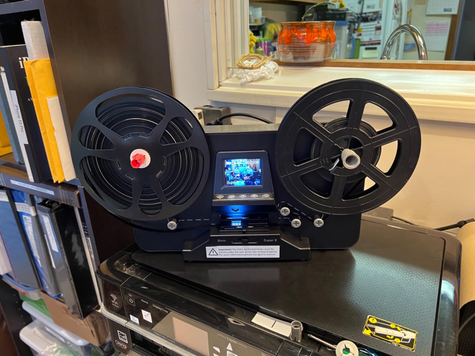 Magnasonic Super 8/8mm Film Scanner, Converts Film into Digital Video, Vibrant 2.3
