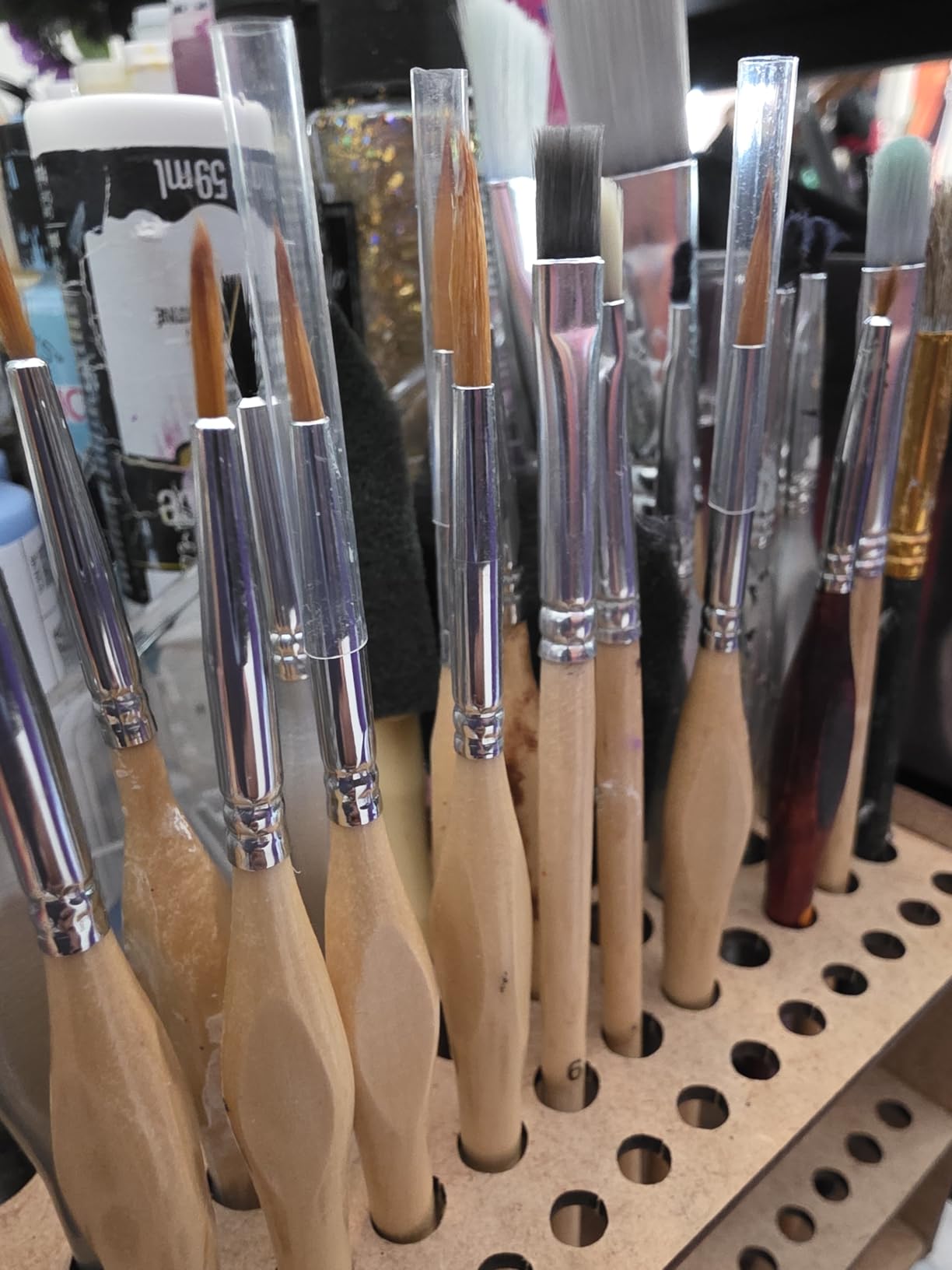 Amazon Basics Multi-shaped Polyester Paint Brushes for Acrylic, Oil, Watercolor, Gouache, Fine Detailing, Face Painting, 24 Count Different Sizes, Wood Color customer photo 1