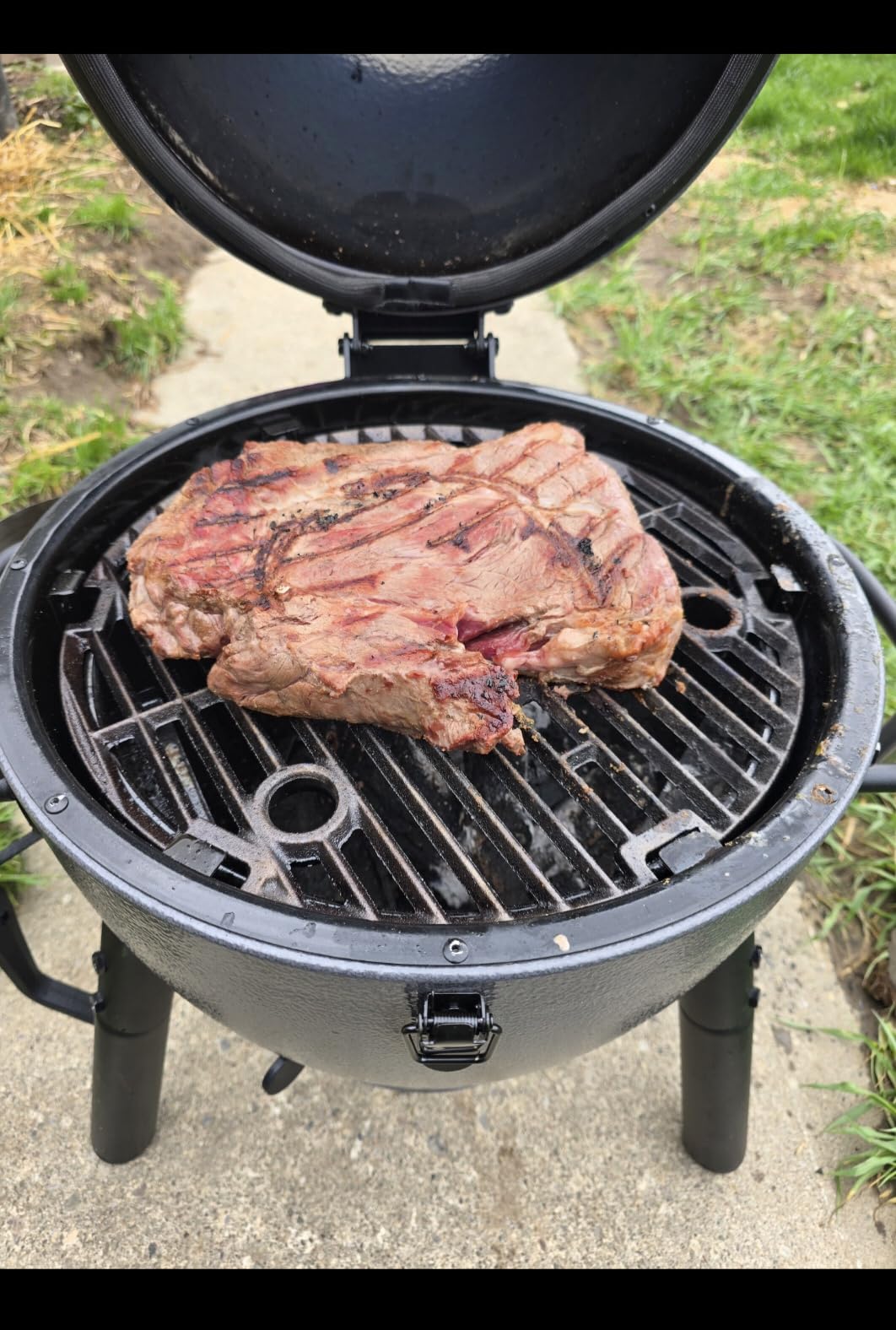 Char-Griller AKORN Jr. Portable Kamado Charcoal Grill and Smoker, Triple-Wall Insulated Steel with Cast Iron Grates and Locking Lid, 155 Sq. In. Cooking Area, Ash customer photo 2