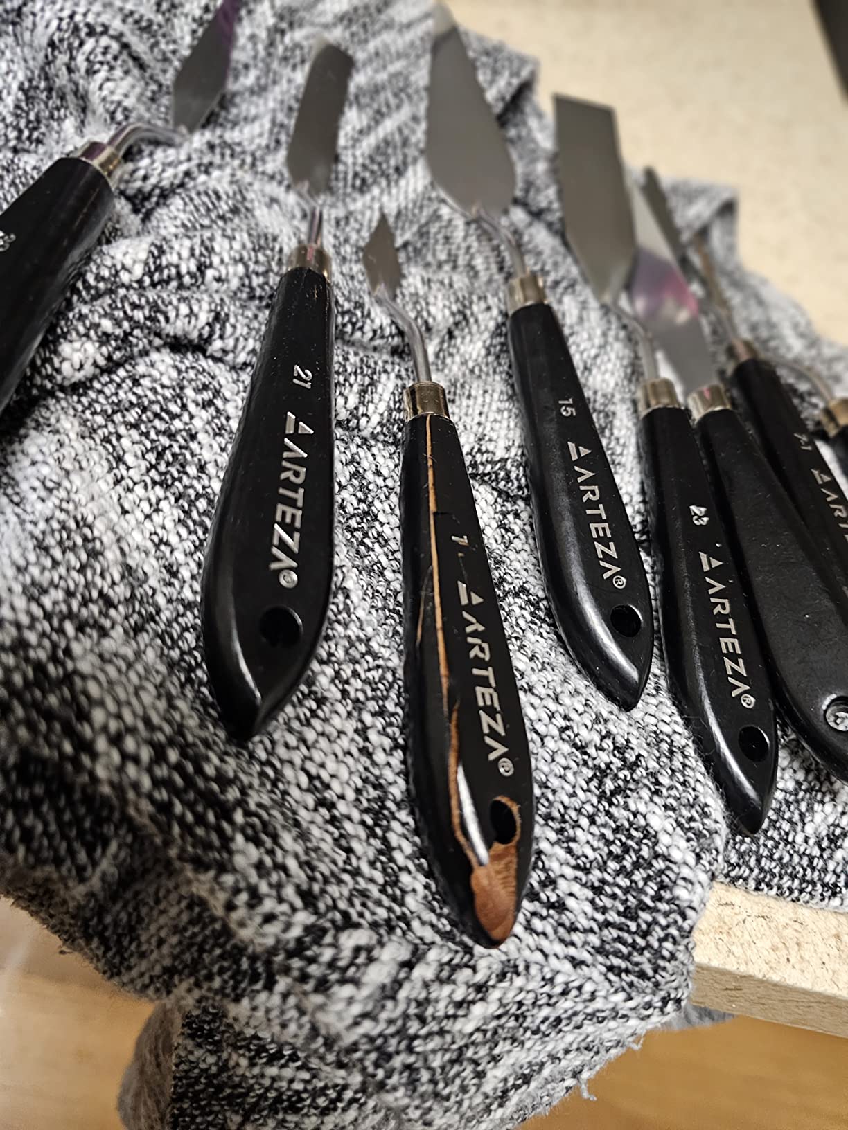 Arteza Palette Knives 8-Pack, Sizes No. 1, 25, 7, 15, 39, 23, 17, 21, Durable Stainless Steel Blade & Break-Resistant Wooden Handle, Art Supplies for Oil & Acrylic Painting customer photo 1