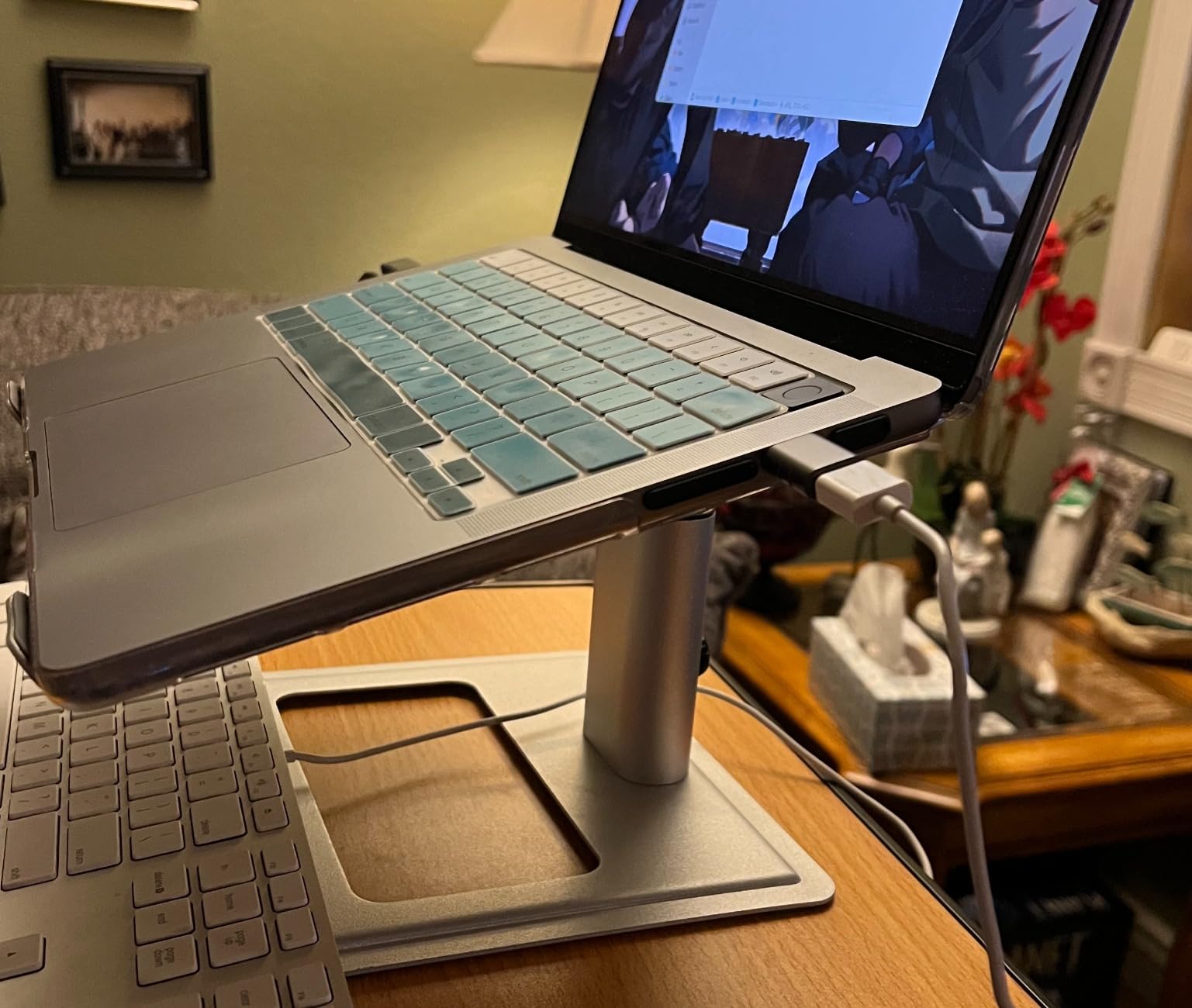 SOUNDANCE Adjustable Laptop Stand for Desk, Computer Stand, Ergonomic Laptop Riser Holder Compatible with 10 to 17.3 Inches Notebook PC Computer, Aluminum Silver customer photo 1