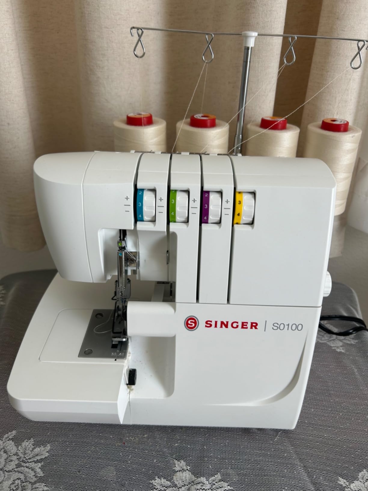 SINGER® S0100 High Speed Serger Overlock Machine, 2-3-4 Thread Capability customer photo 2
