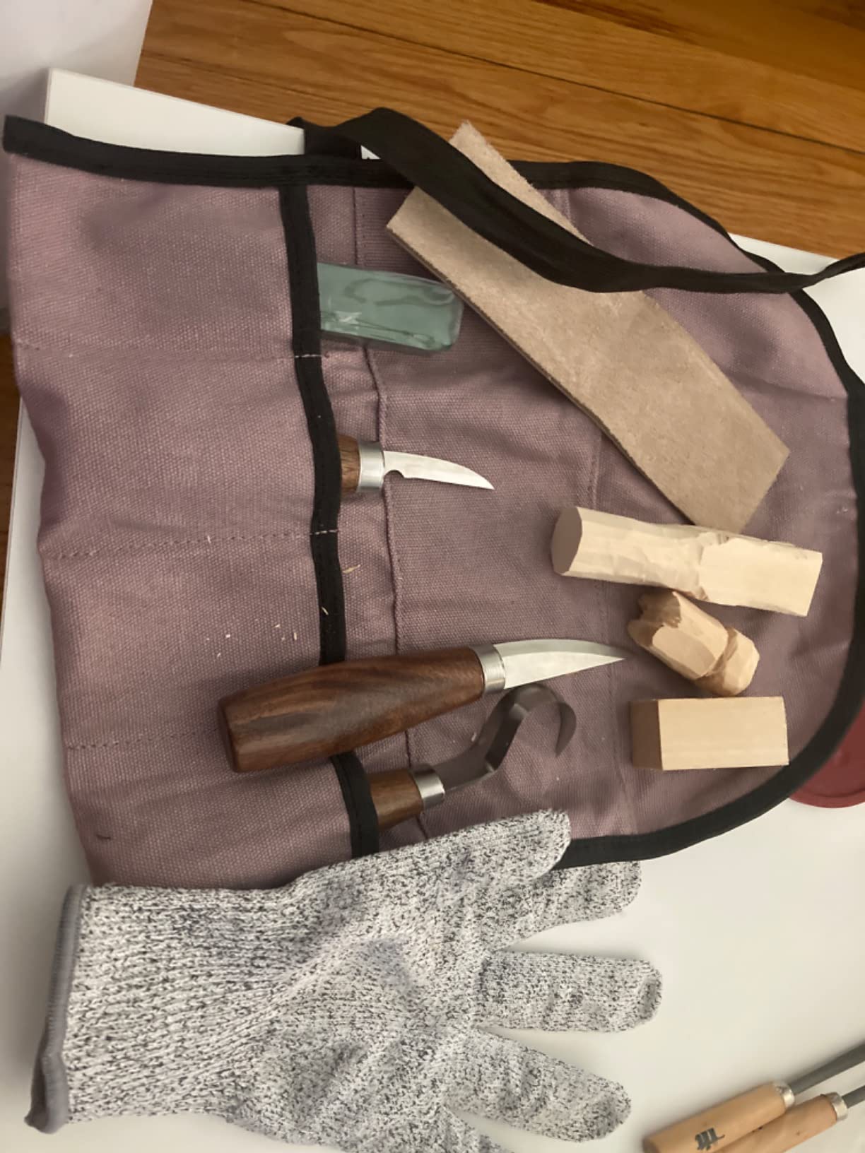 Cor cordium Wood Whittling Kit with Basswood Blocks Sets for Adults and Beginners,Carving Set Includes 3pcs Widdling Knife & 8pcs Blocks & Gloves,Gifts for Christmas,Fathers Day,Mothers Day customer photo 1