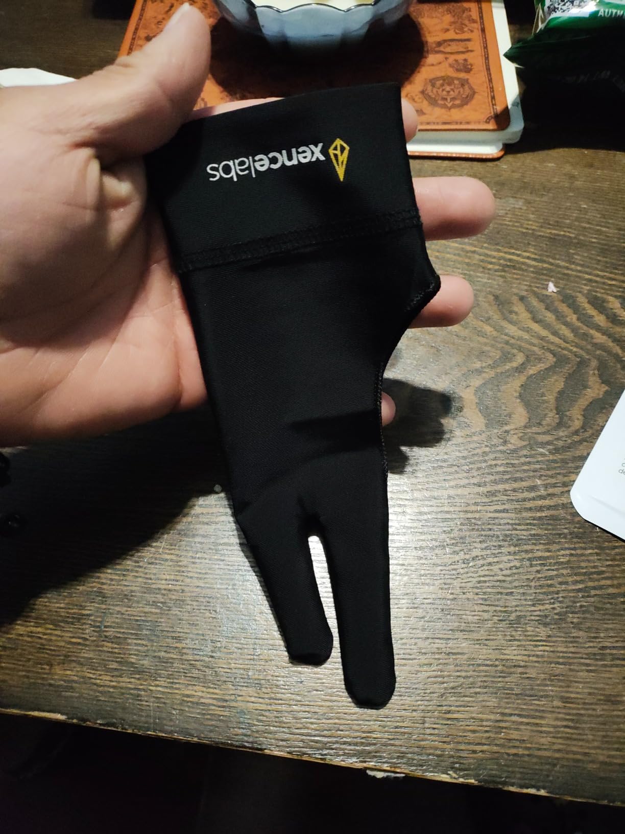 XENCELABS Drawing Glove, Breathable Artist Glove for Drawing Tablet, Two Fingers for Left Right Hand Black Size M customer photo 2