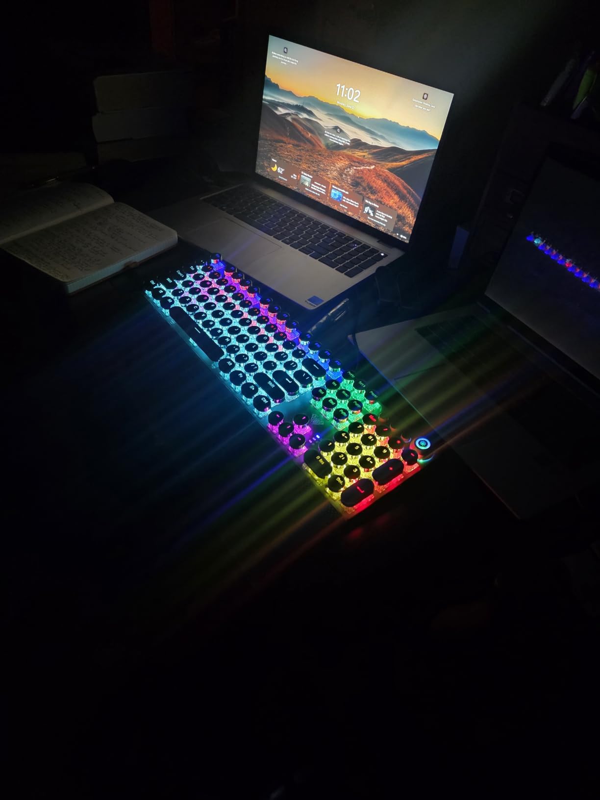 AULA F2088 Typewriter Style Mechanical Gaming Keyboard Wired,Blue Switches,Rainbow LED Backlit,Removable Wrist Rest,Media Control Knob,Retro Punk Round Keycaps,USB Wired Computer Keyboard customer photo 1