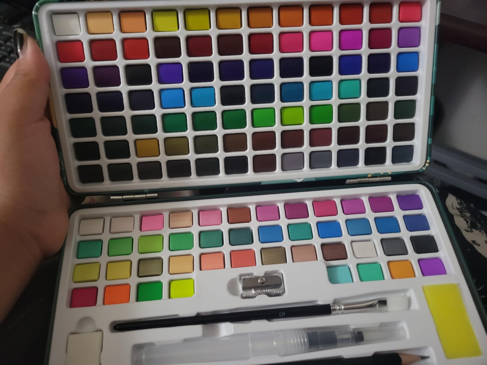 Artecho 50-Color Watercolor Paint Set, Compact Travel Tin Case customer photo 1