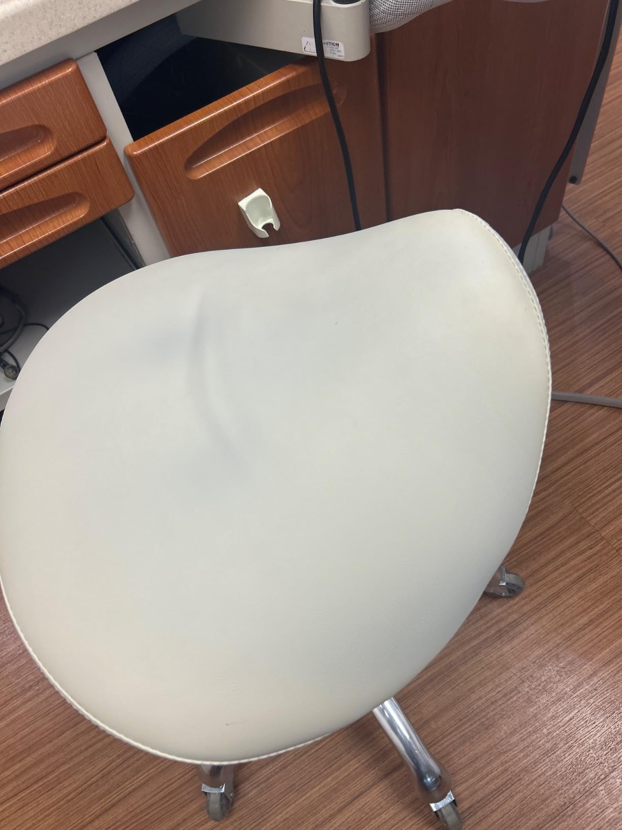 Professional Saddle Stool with Wheels Ergonomic Swivel Rolling Height Adjustable for Clinic Dentist Beauty Salon Tattoo Home Office (Green) customer photo 1