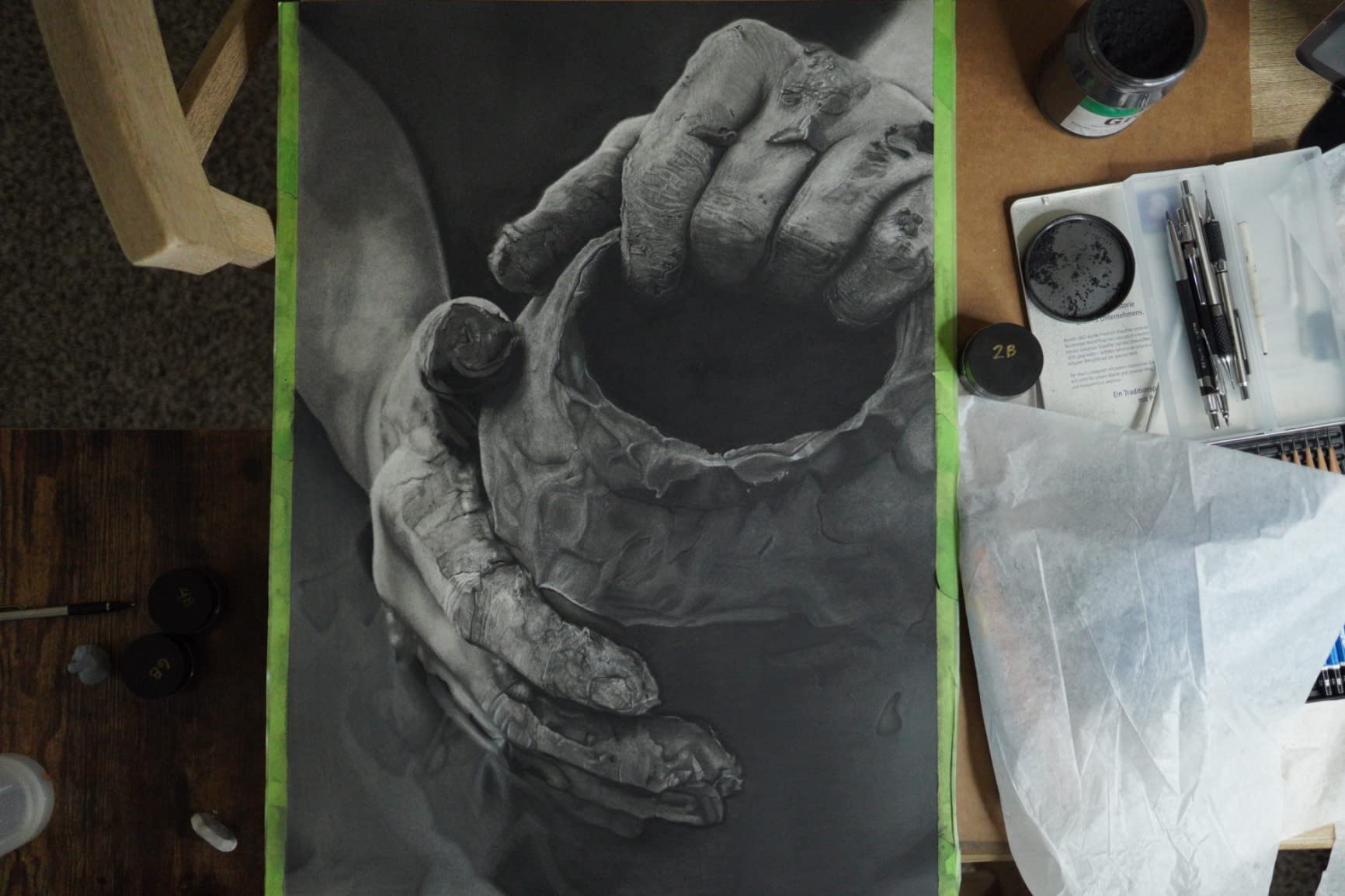 Derwent Charcoal XL Blocks 6 Tin, Set of 6, 60mm Extra-Large Block, Naturally Water-soluble, Ideal for Sketching, Drawing and Expressive Mark Making, Professional Quality (2306196) customer photo 2