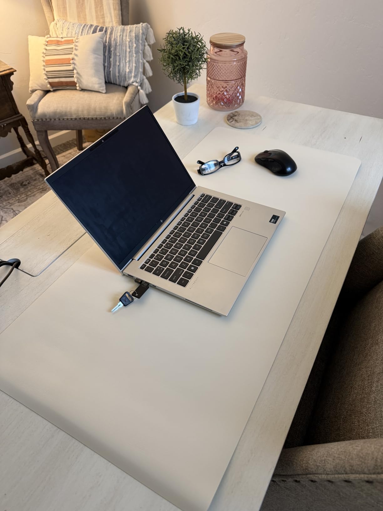 YSAGi Leather Desk Protector, Office Mat, Large Mouse Mat, Non-Slip PU Leather Blotter, Laptop Desk, Waterproof Writing Pad for Office and Home (White, 23.6