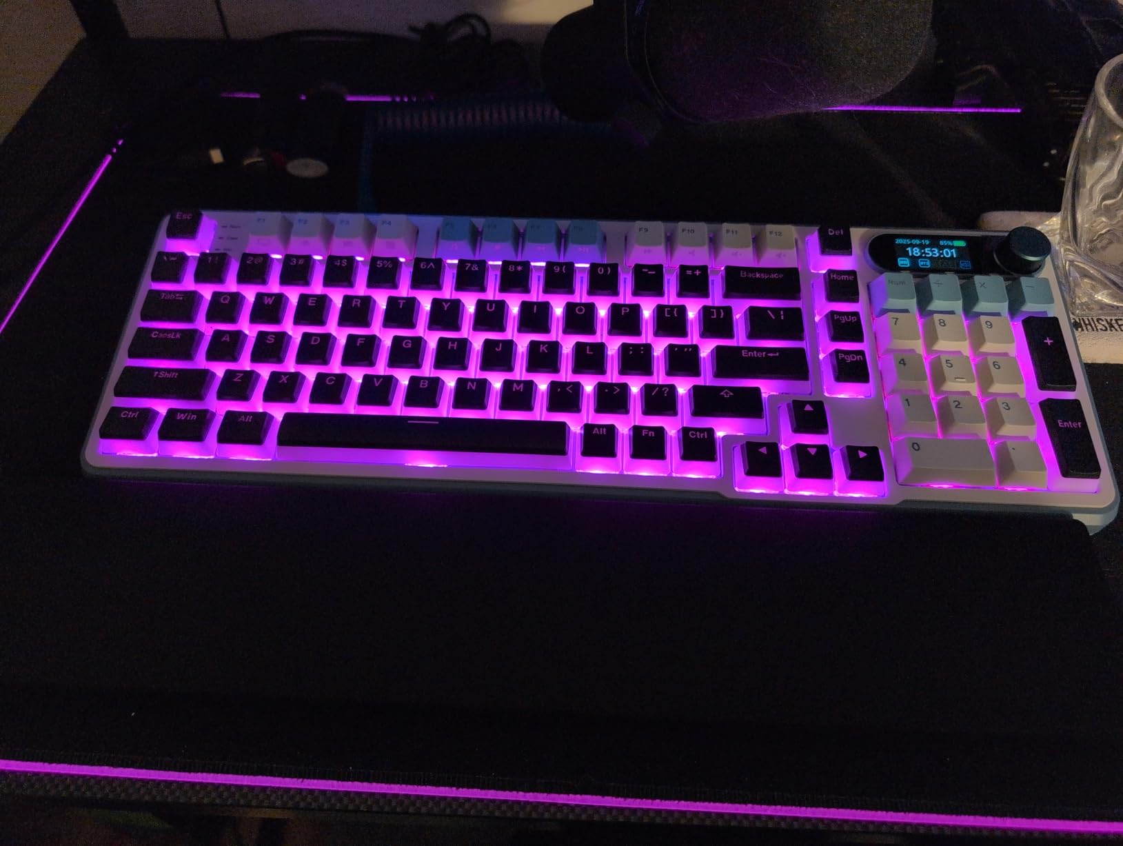 RK ROYAL KLUDGE S98 Wireless Mechanical Keyboard w/Smart Display & Knob customer photo 1