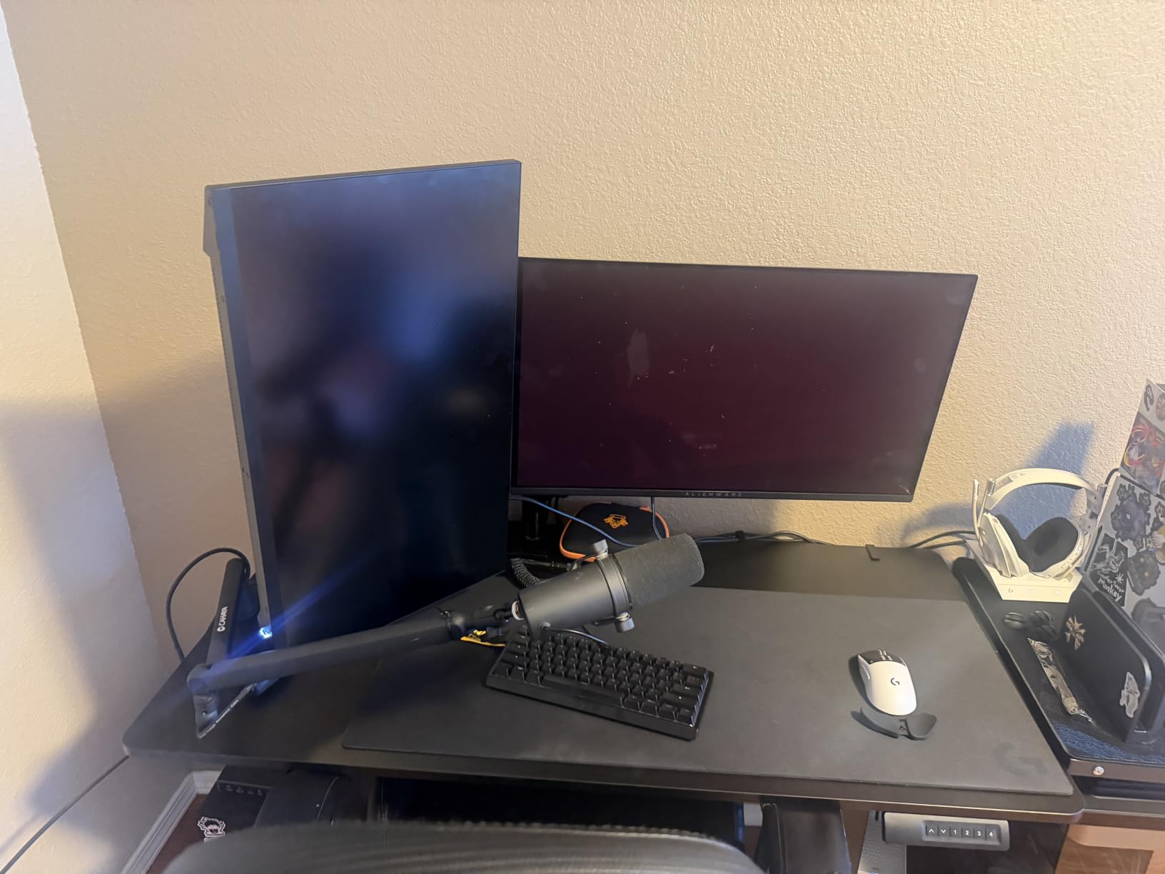 HUANUO Dual Monitor Stand - Full Adjustable Monitor Desk Mount Swivel Vesa Bracket with C Clamp, Grommet Mounting Base for 13 to 32 Inch Computer Screens - Each Arm Holds 4.4 to 19.8lbs - White customer photo 2