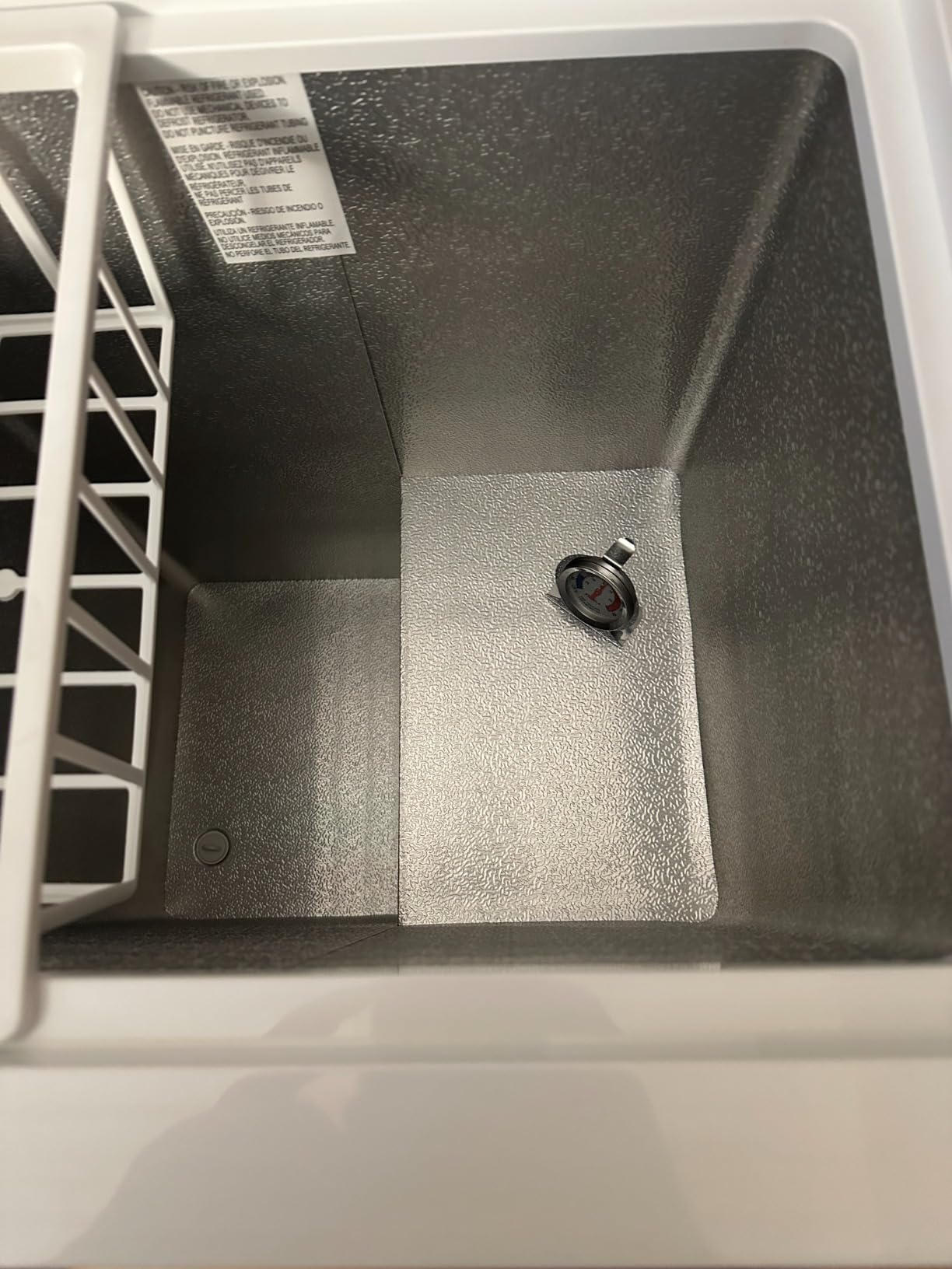BLACK+DECKER 10 Cu. Ft. Chest Freezer, R600a Refrigerant, BCF1000E, White customer photo 2