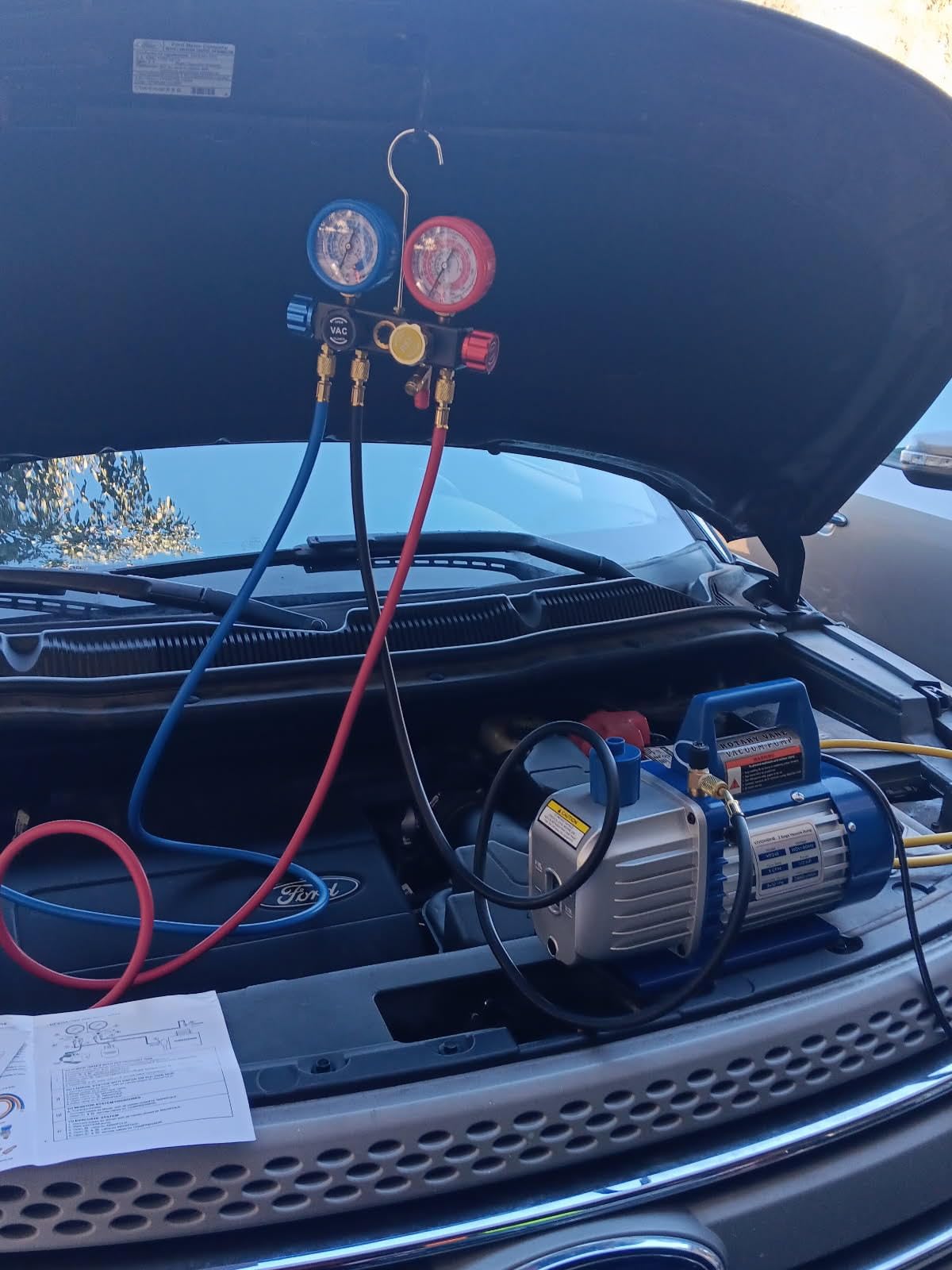 VIVOHOME 1/2 HP 5CFM 2 Stage AC Vacuum Pump and 4 Way Manifold Gauge Set customer photo 2