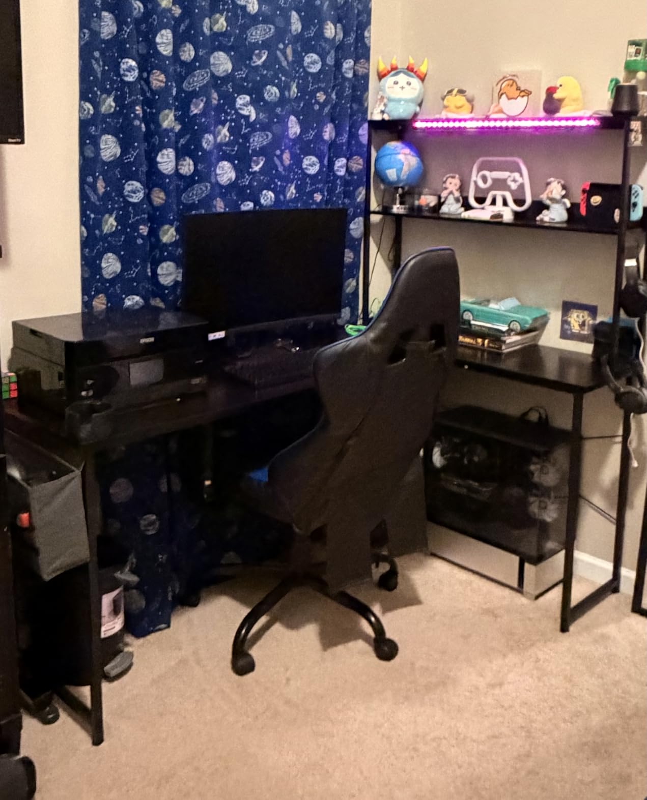 Casaottima L Shaped Gaming Desk with Hutch & Power Outlet & LED Lights customer photo 1