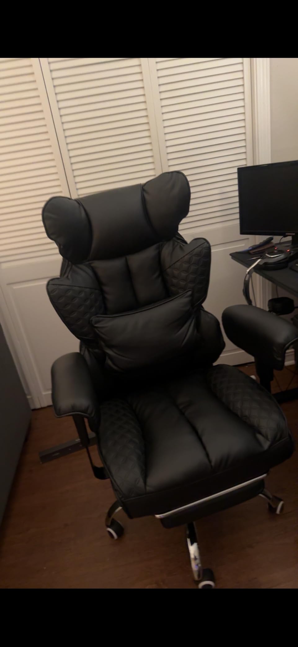 GTPLAYER Big and Tall Gaming Chair 400lbs Heavy Duty Office Chair with Foot Rest & Ergonomic Pocket Spring Lumbar Support, High Back 3D Saddle Shaped Cushion for Back Pain Relief, Matte-Black customer photo 1