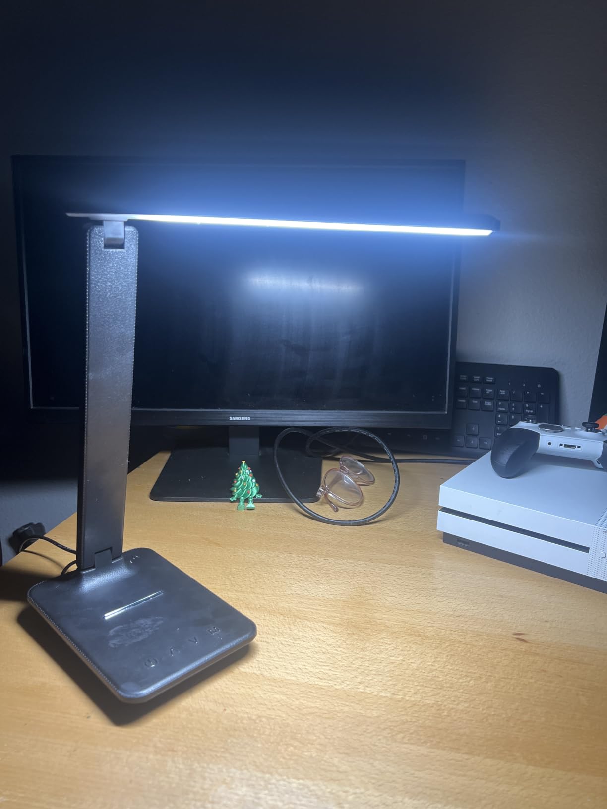 shinelife LED Desk Lamp for Office Home, Bright Desk Light with USB Charging Port, Adjustable Dimmable Desk Lamps 5 Modes 5 Brightness, Touch Study Lamp for Nail, Craft, Puzzle, Sewing, Study, Black customer photo 2