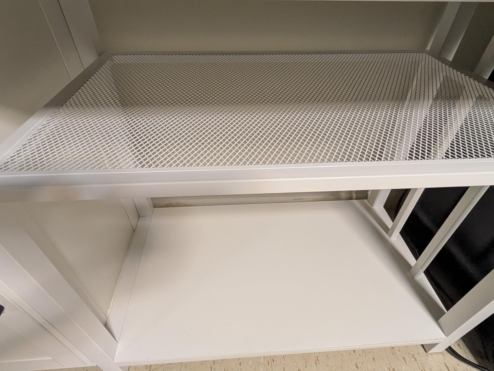 OtterOasis 55-75 Gallon Fish Tank Stand with Power Outlet & Adjustable Shelf, Heavy Duty Aquarium Stand with Cabinet Storage for Fish Tank, Turtle Tank, Reptile Terrarium, 1000LBS Capacity, White customer photo 2