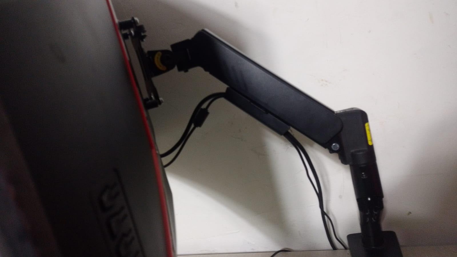 ErGear Single Monitor Arm, Fully Adjustable Monitor Mount for 13–34 Inch Screens, Fast Install Computer Monitor Stand with Tool-Free VESA Mount, Cable Management, Holds 19.8 lbs customer photo 1