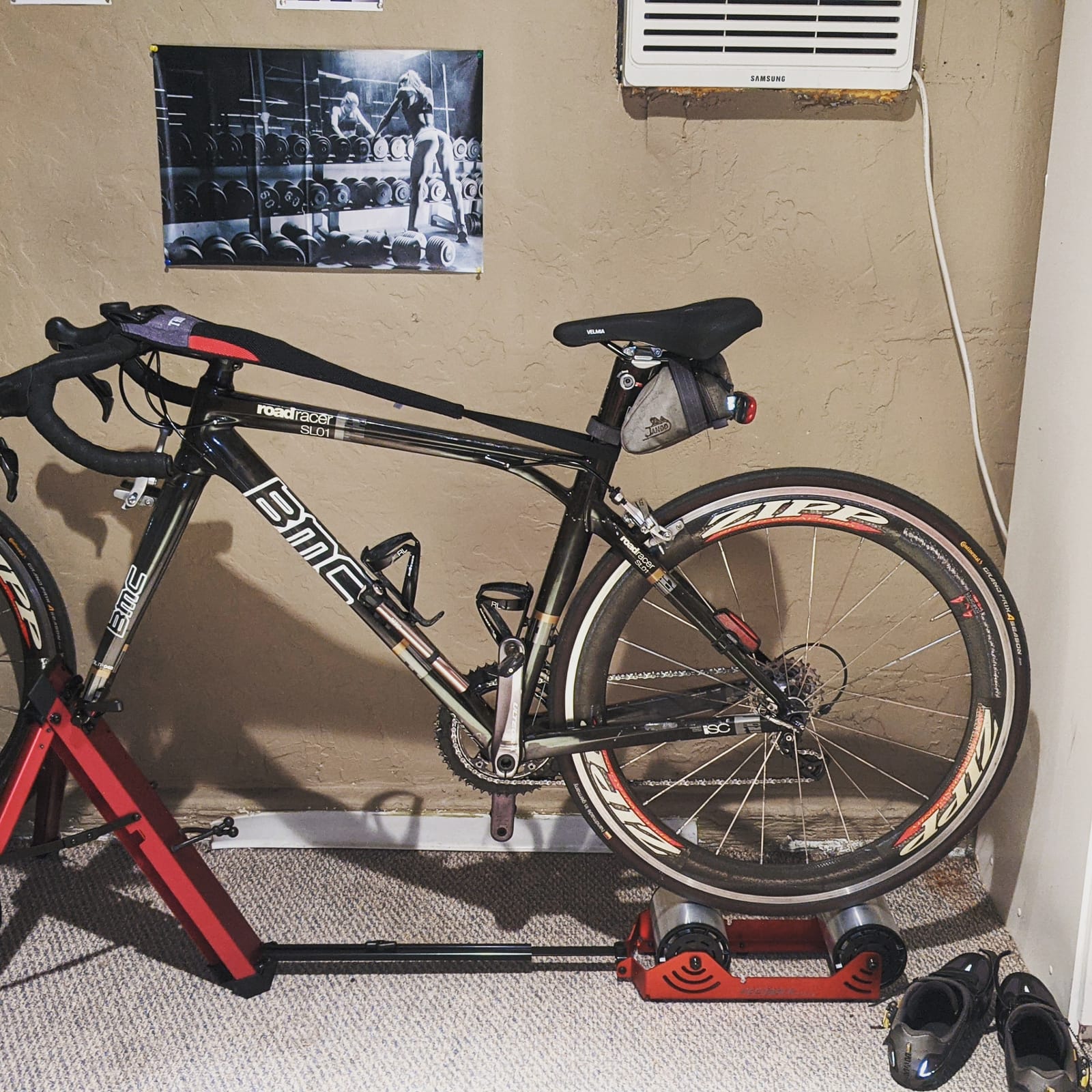 FEEDBACK SPORTS | Omnium Lightweight and Portable Bike Trainer | for 16” to 29” Wheels | Travel Bag Included customer photo 1
