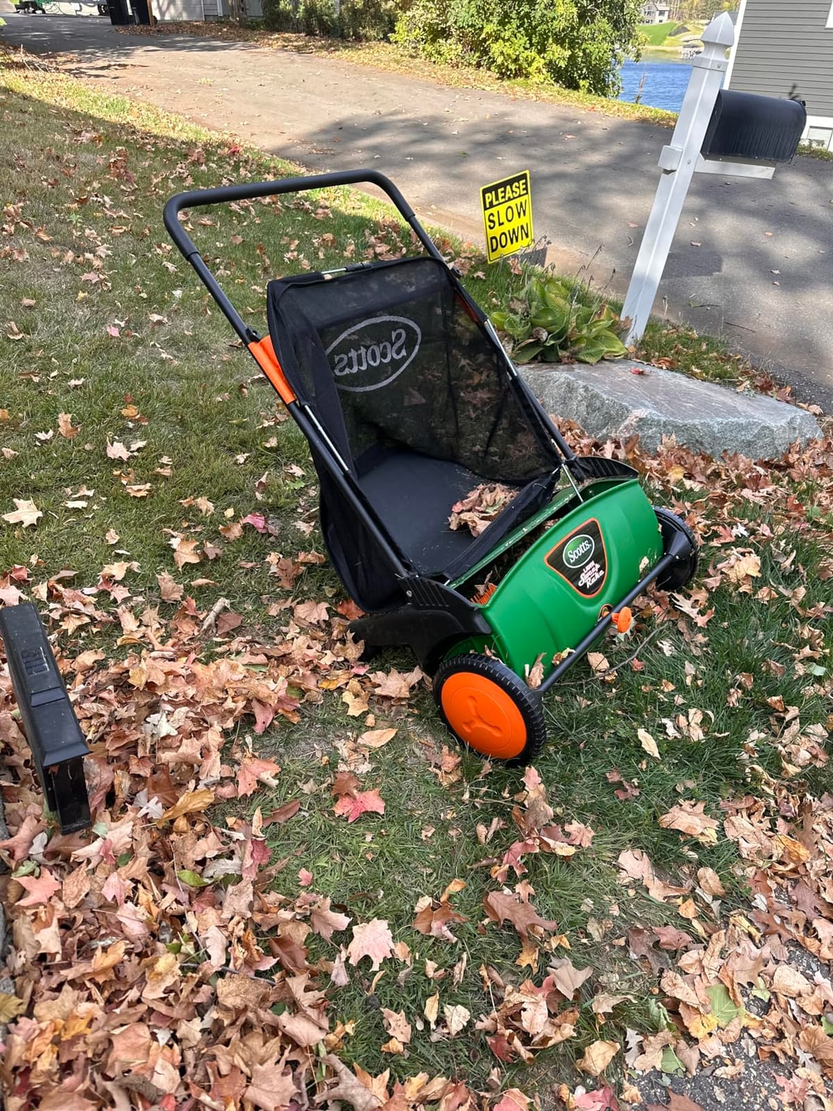 Scotts Outdoor Power Tools LSW70026S 26-Inch Push Lawn Sweeper, Black/Green customer photo 1