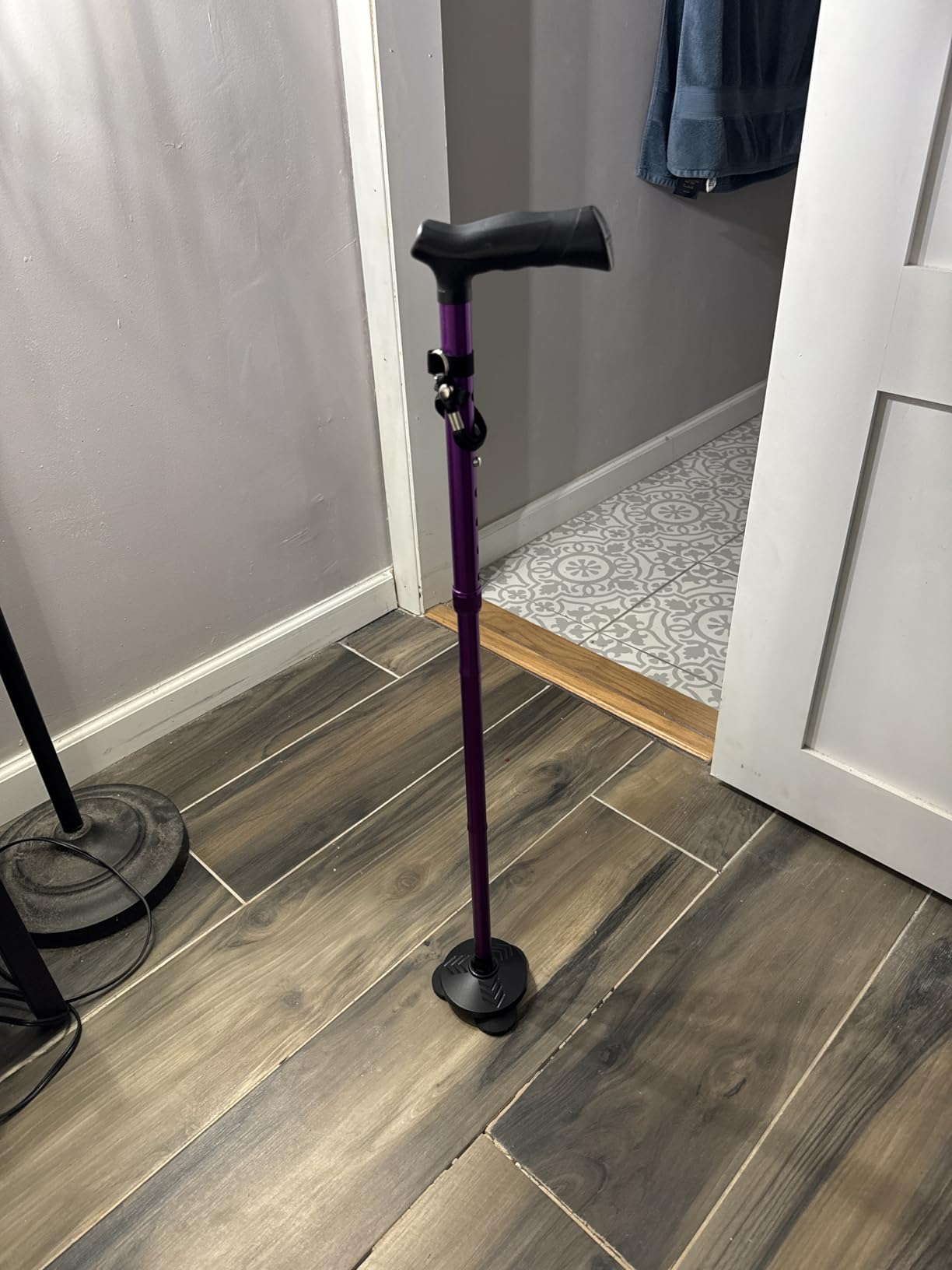 HONEYBULL Walking Cane for Men & Women, Foldable Free Standing Cane customer photo 1