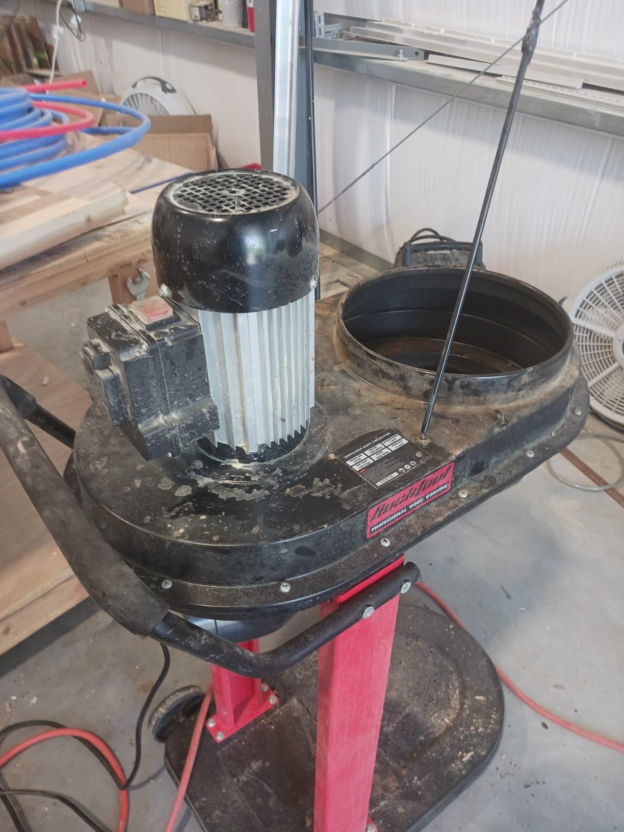BUCKTOOL 750 CFM Auto-Start Dust Collector,1.2HP 13-Gallon Capacity customer photo 2