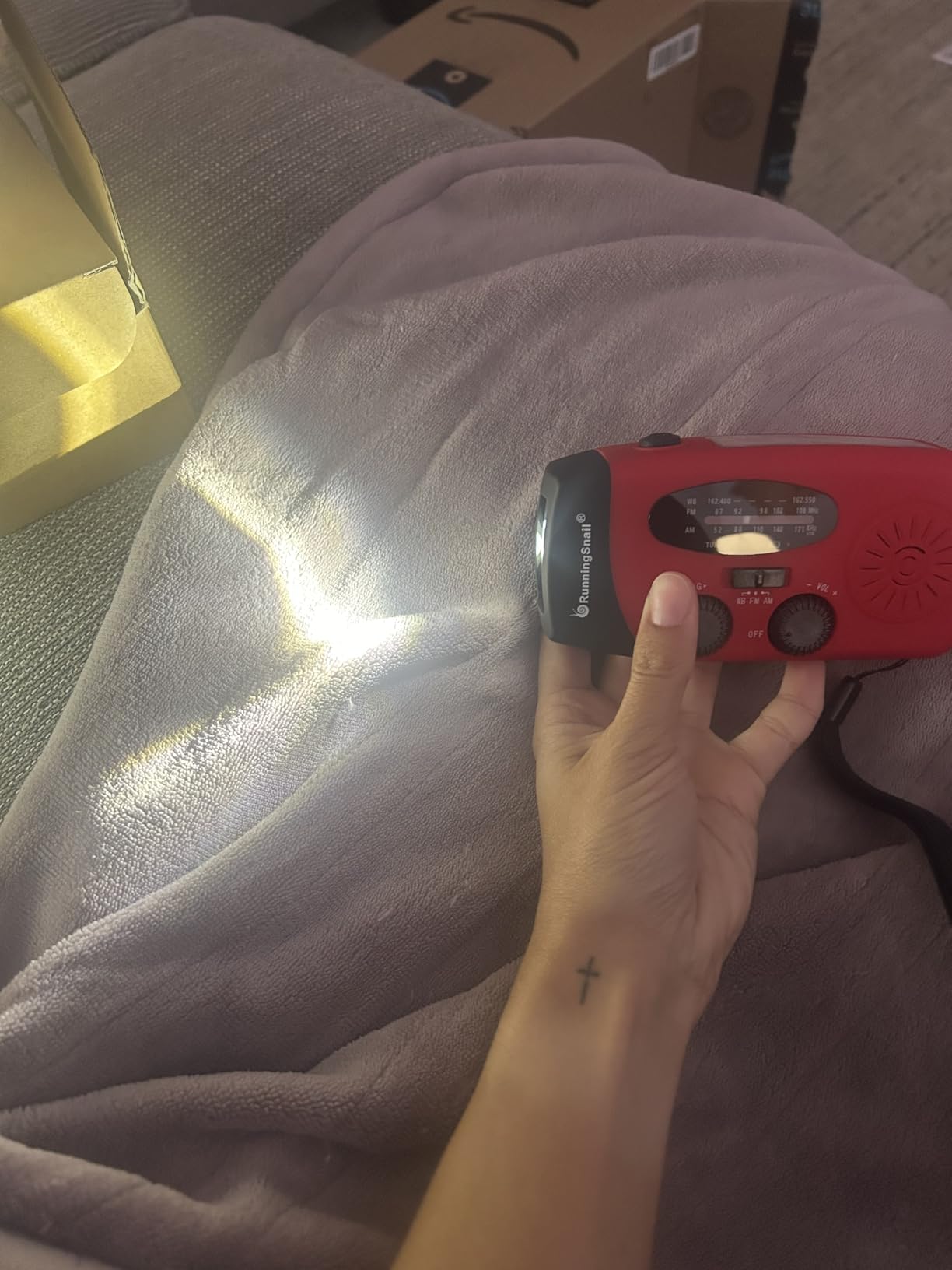 RunningSnail Emergency Crank Radio with 3-Mode Flashlight & Reading Lamp customer photo 1