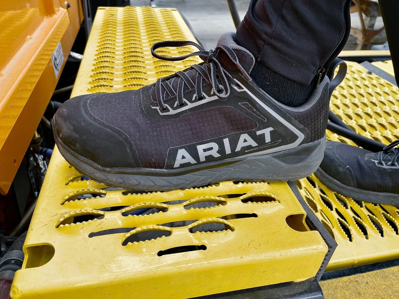 ARIAT Work Men's Outpace™ Composite Toe Safety Shoe customer photo 2