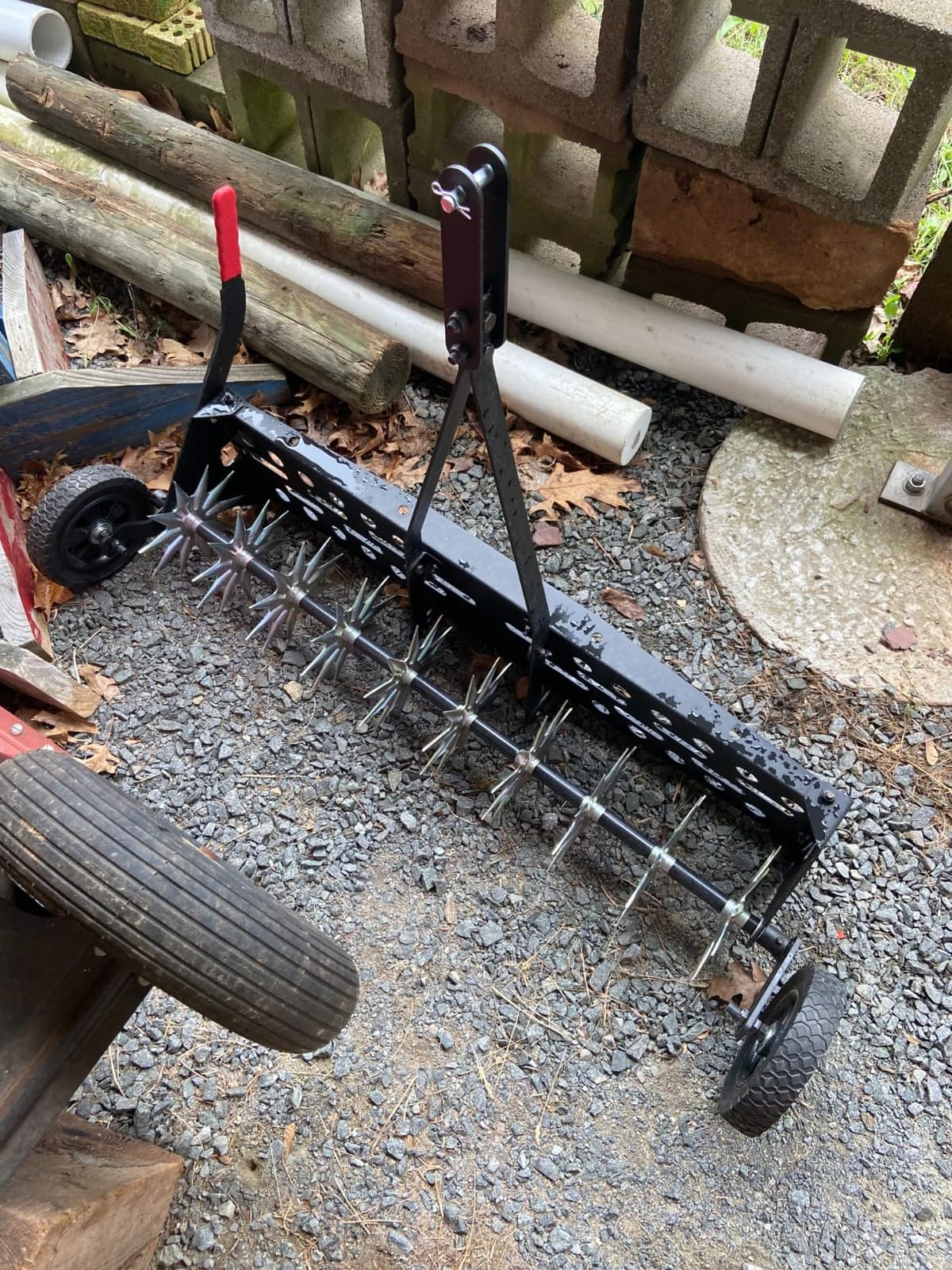 Suchtale 40-Inch Tow Behind Spike Aerator with Galvanized Steel Tines, Durable Lawn Aerator Soil Penetrator Spikes Tractor with Extra-Wide Tow Bar for Lawn and Farm, Black customer photo 1