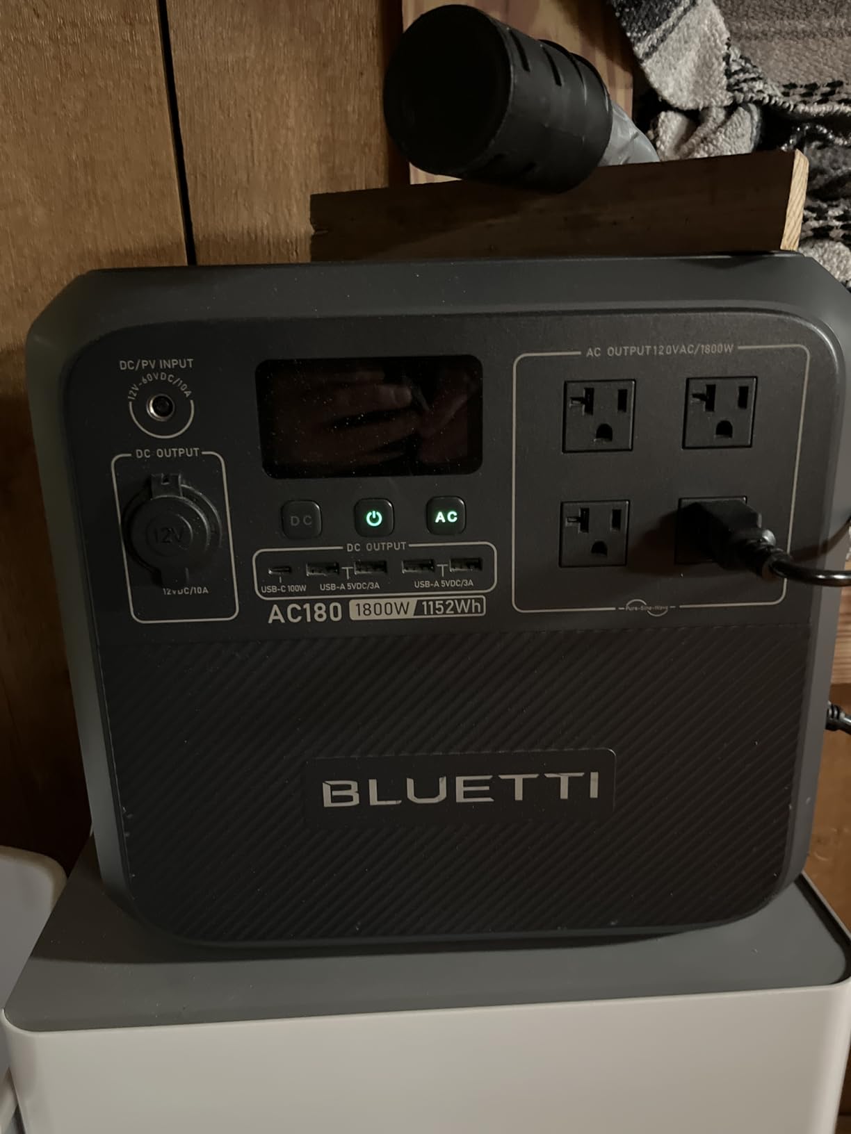 BLUETTI AC180 Solar Generator with 200W Solar Panel Included, 1152Wh 1800W customer photo 1