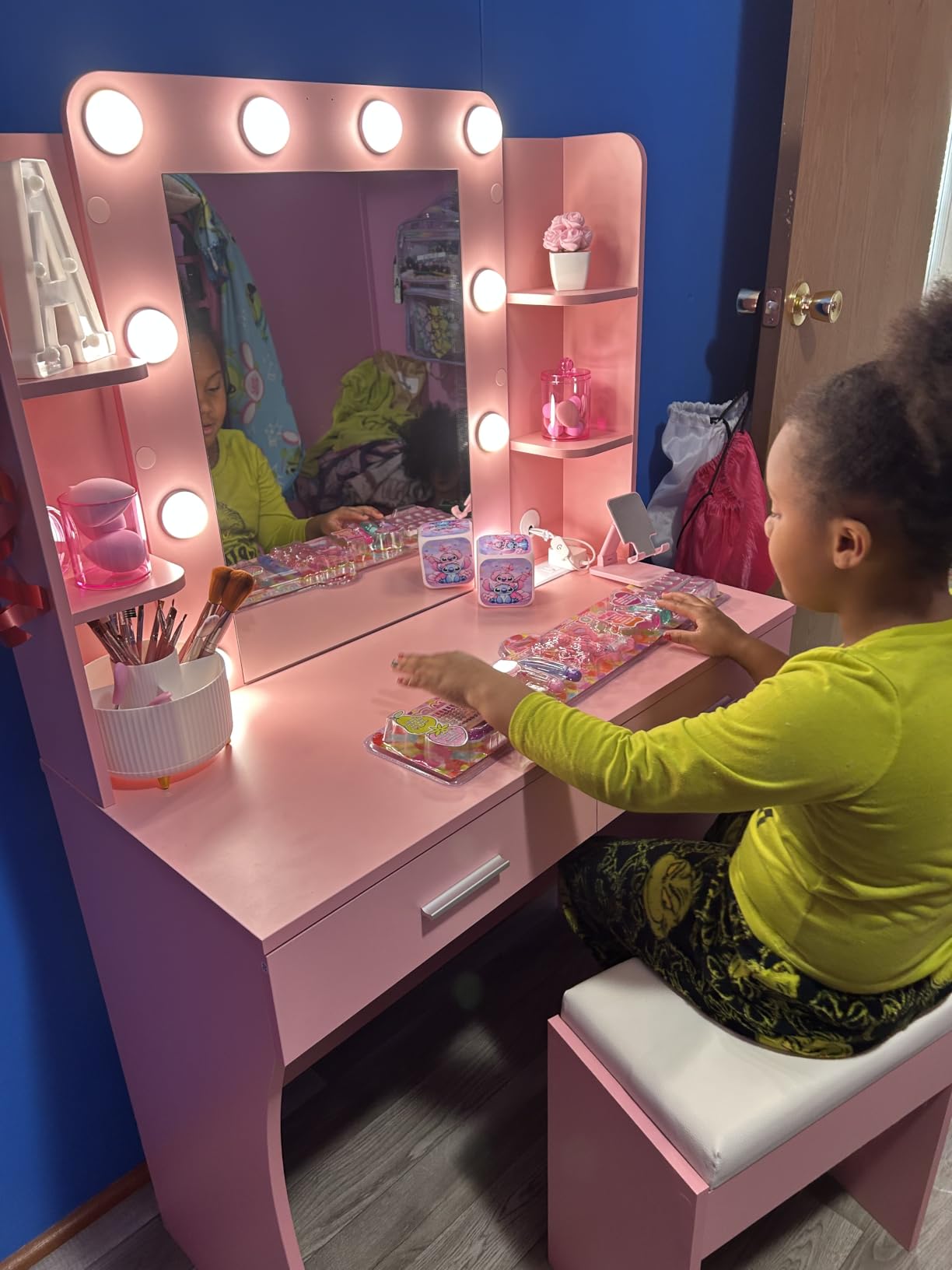 Vabches White Makeup Vanity Desk with Lighted Mirror & Charging Station customer photo 1
