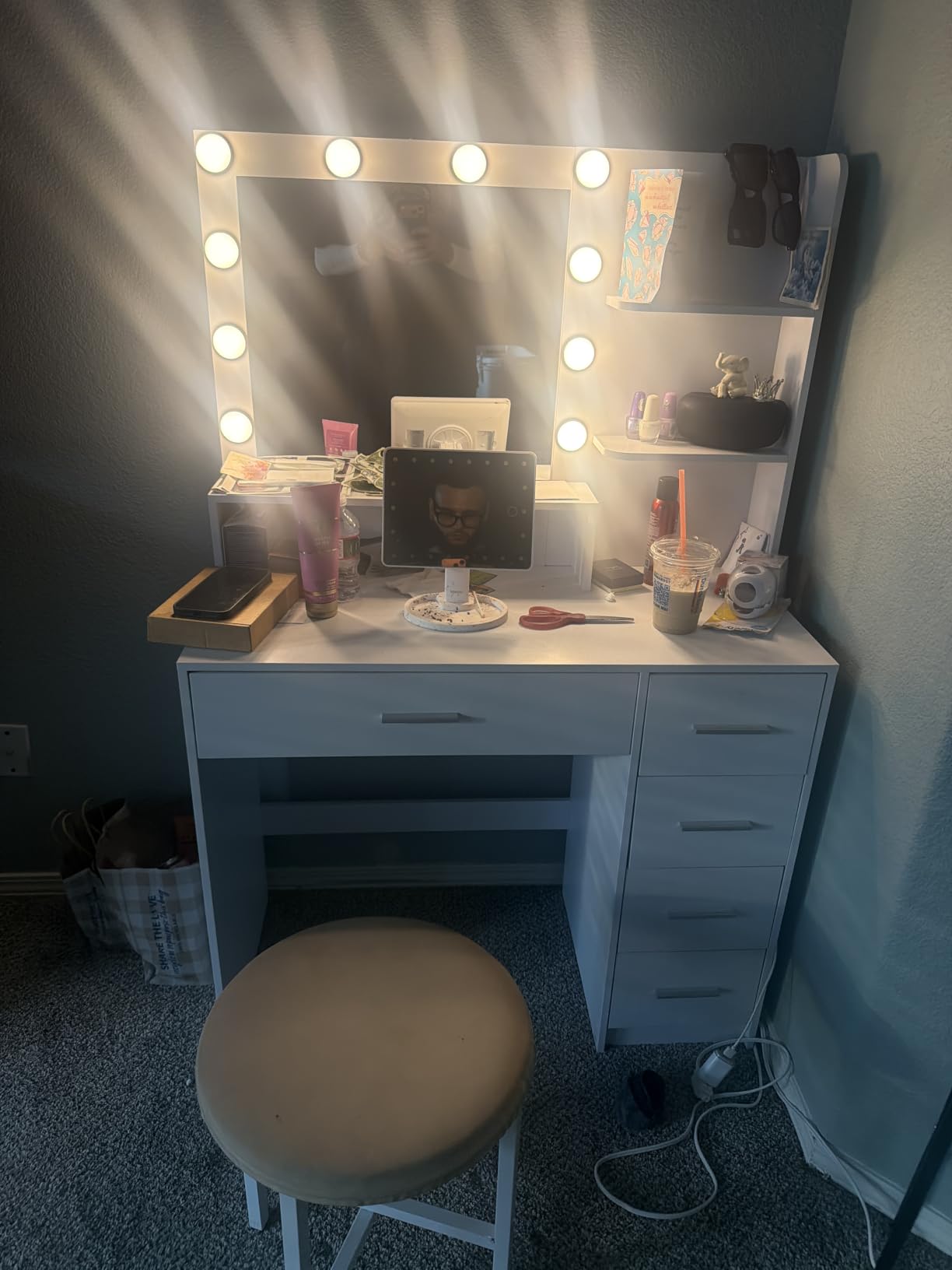 Quimoo Vanity Desk with Mirror & Lights, Makeup Vanity with 5 Drawers & Storage Shelves, White Vanity Table, 3 Color Modes & Adjustable Brightness, Dressing Table, Bedroom customer photo 1